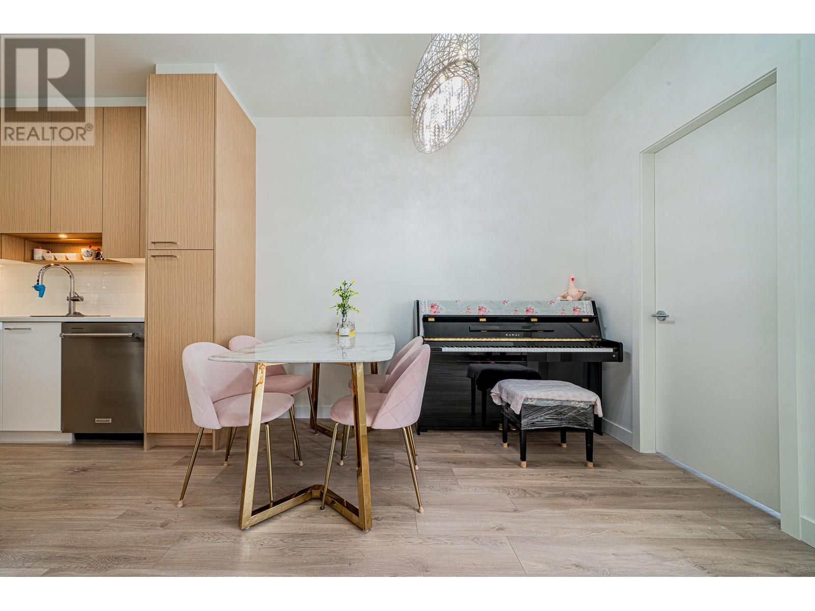 Listing Picture 13 of 28 : 114 7599 15TH STREET, Burnaby / 本拿比 - 魯藝地產 Yvonne Lu Group - MLS Medallion Club Member