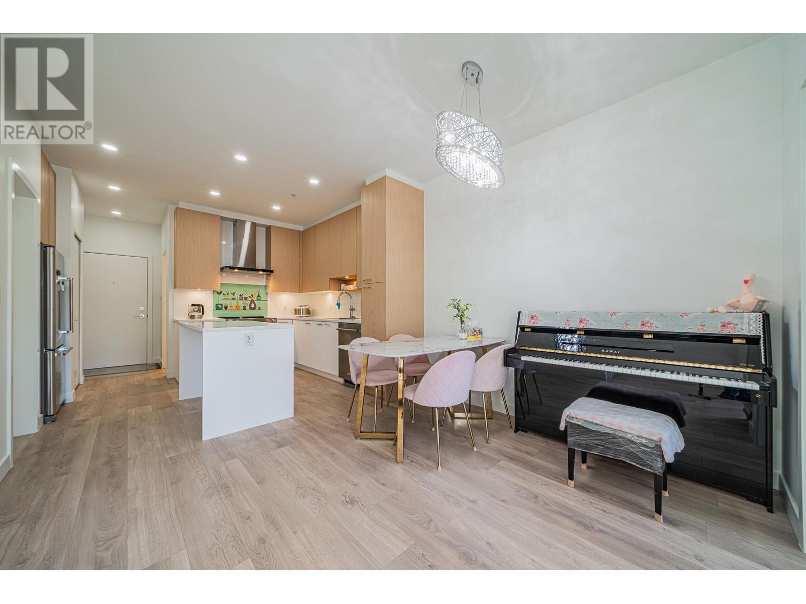 Listing Picture 12 of 28 : 114 7599 15TH STREET, Burnaby / 本拿比 - 魯藝地產 Yvonne Lu Group - MLS Medallion Club Member