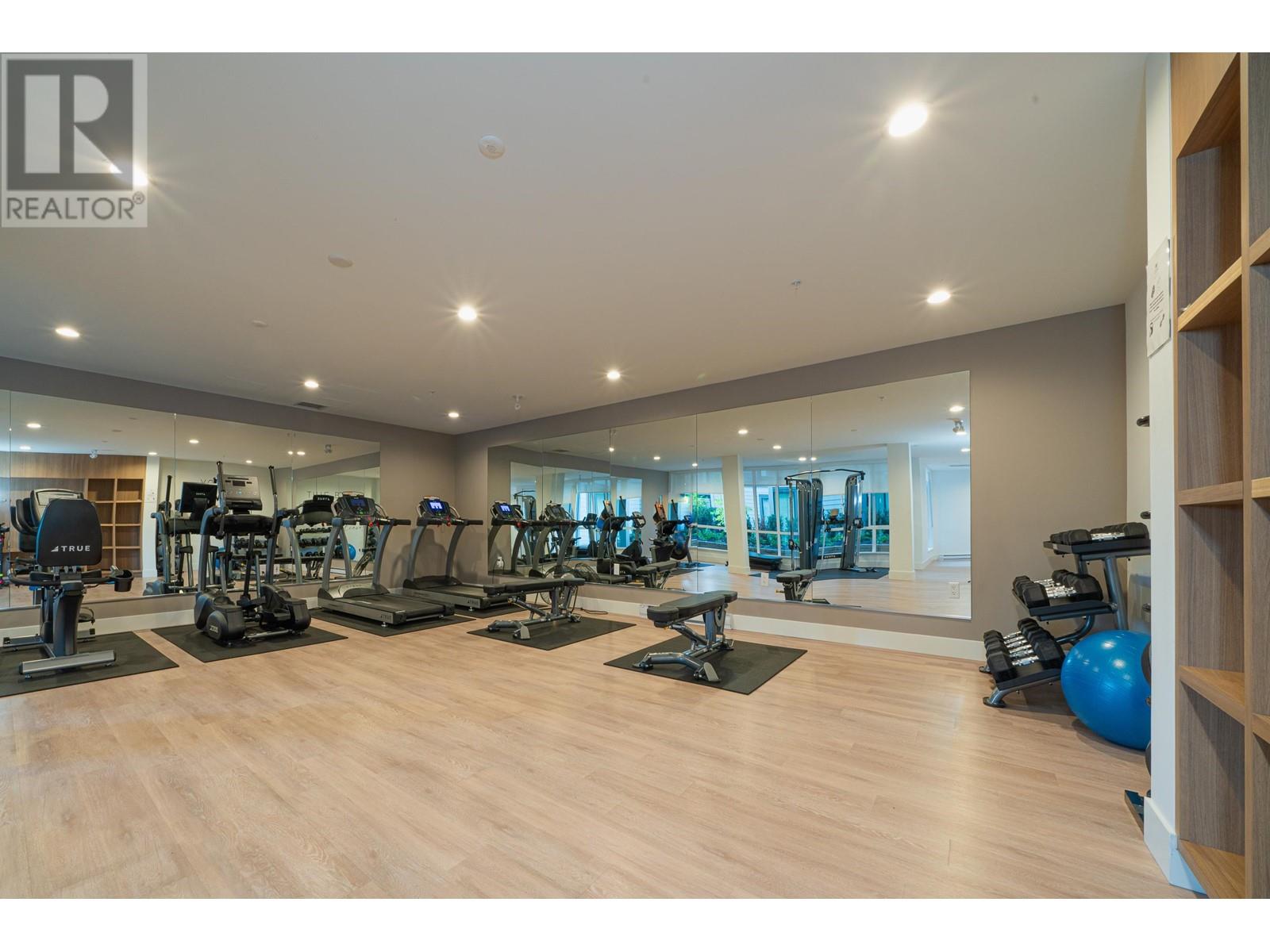 Listing Picture 5 of 28 : 114 7599 15TH STREET, Burnaby / 本拿比 - 魯藝地產 Yvonne Lu Group - MLS Medallion Club Member