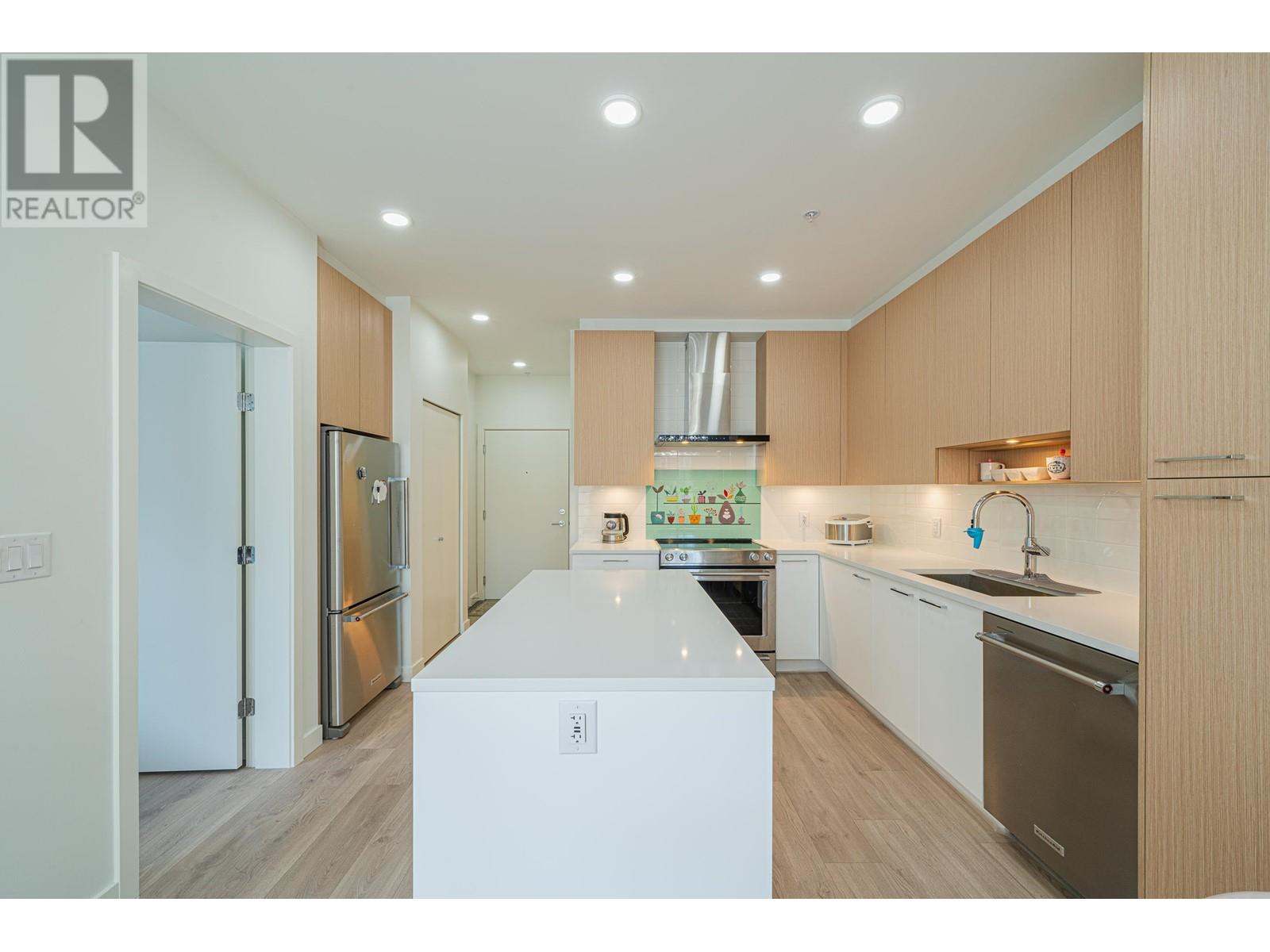 Listing Picture 7 of 28 : 114 7599 15TH STREET, Burnaby / 本拿比 - 魯藝地產 Yvonne Lu Group - MLS Medallion Club Member