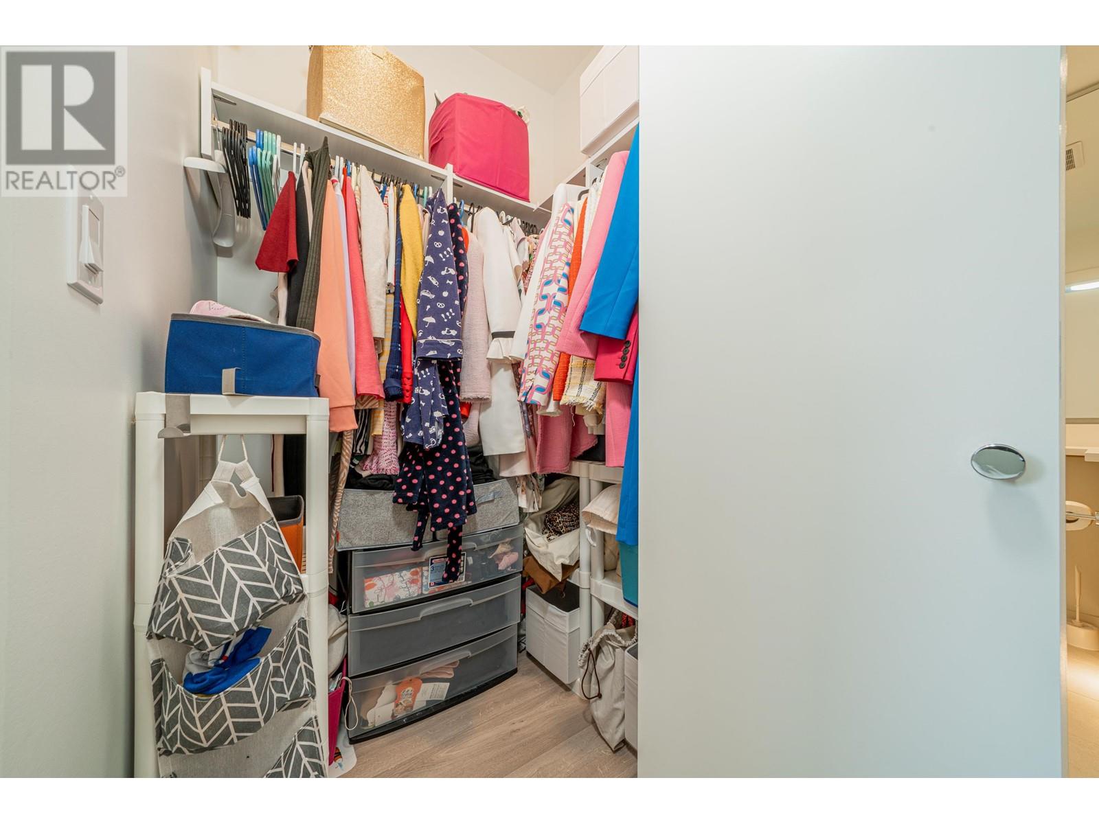 Listing Picture 20 of 28 : 114 7599 15TH STREET, Burnaby / 本拿比 - 魯藝地產 Yvonne Lu Group - MLS Medallion Club Member