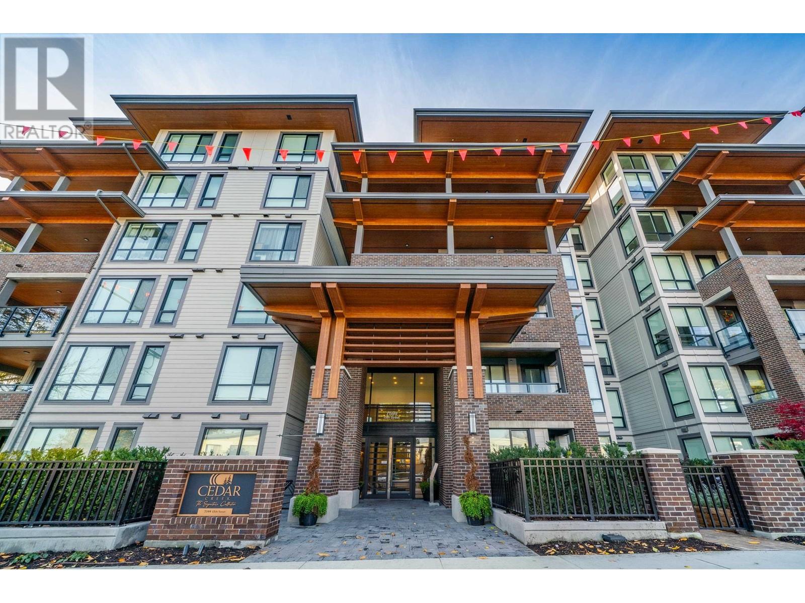 Listing Picture 2 of 28 : 114 7599 15TH STREET, Burnaby / 本拿比 - 魯藝地產 Yvonne Lu Group - MLS Medallion Club Member