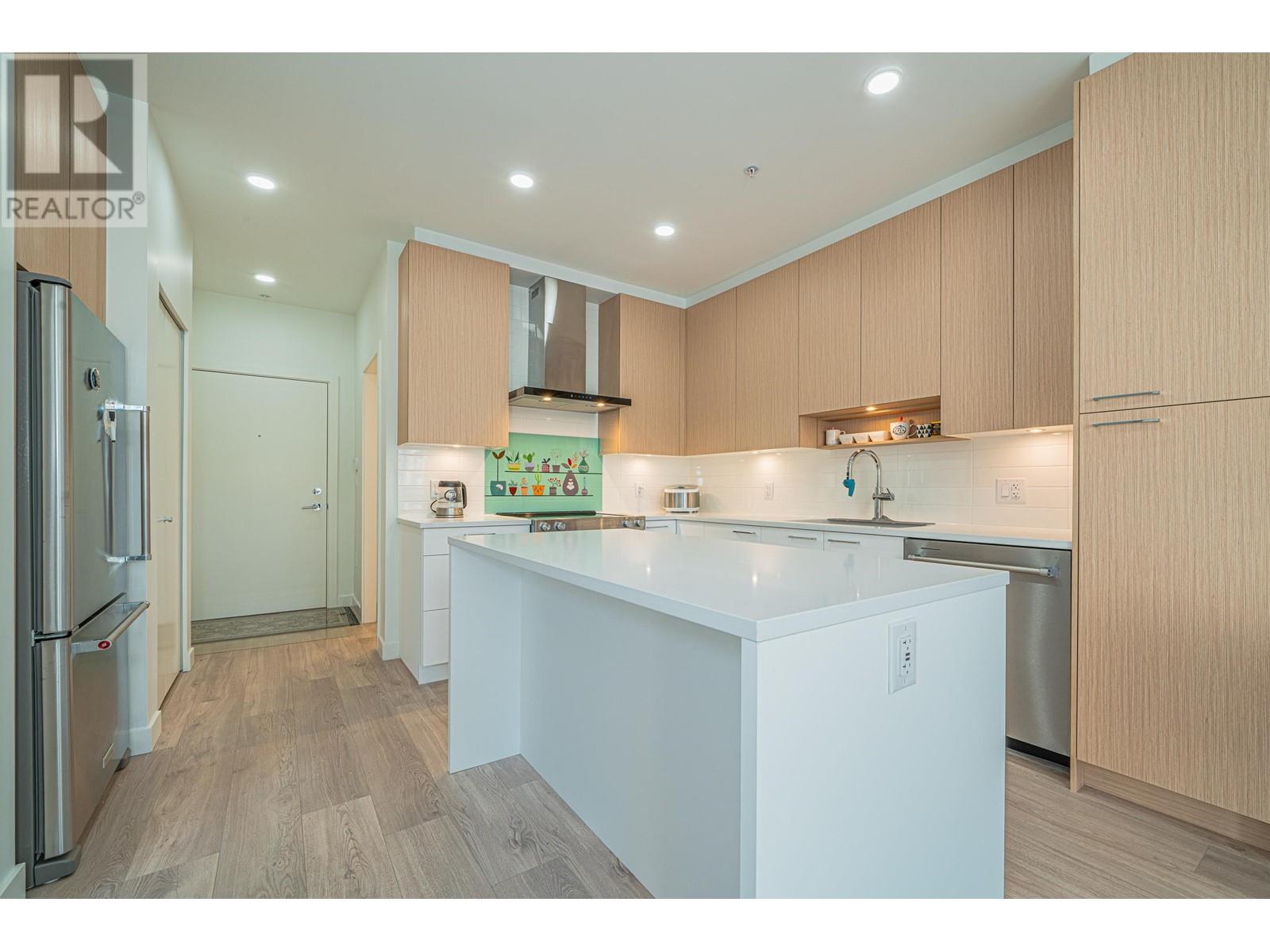 Listing Picture 8 of 28 : 114 7599 15TH STREET, Burnaby / 本拿比 - 魯藝地產 Yvonne Lu Group - MLS Medallion Club Member