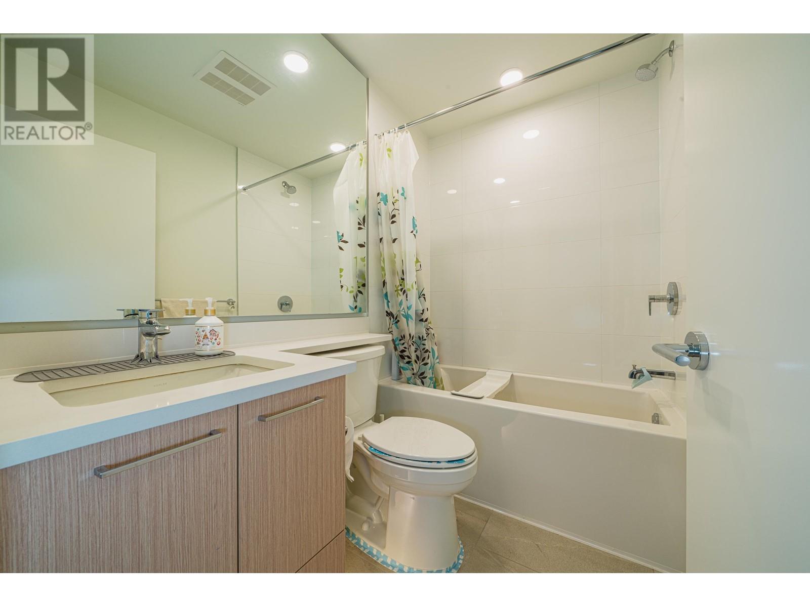 Listing Picture 6 of 28 : 114 7599 15TH STREET, Burnaby / 本拿比 - 魯藝地產 Yvonne Lu Group - MLS Medallion Club Member