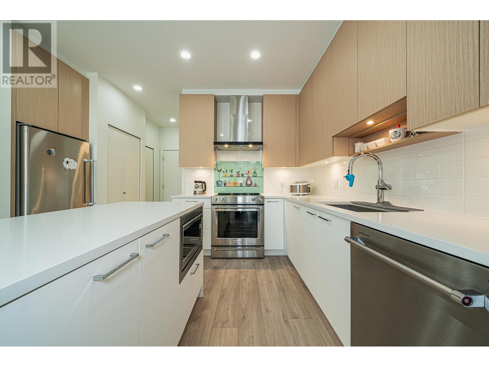 Listing Picture 9 of 28 : 114 7599 15TH STREET, Burnaby / 本拿比 - 魯藝地產 Yvonne Lu Group - MLS Medallion Club Member