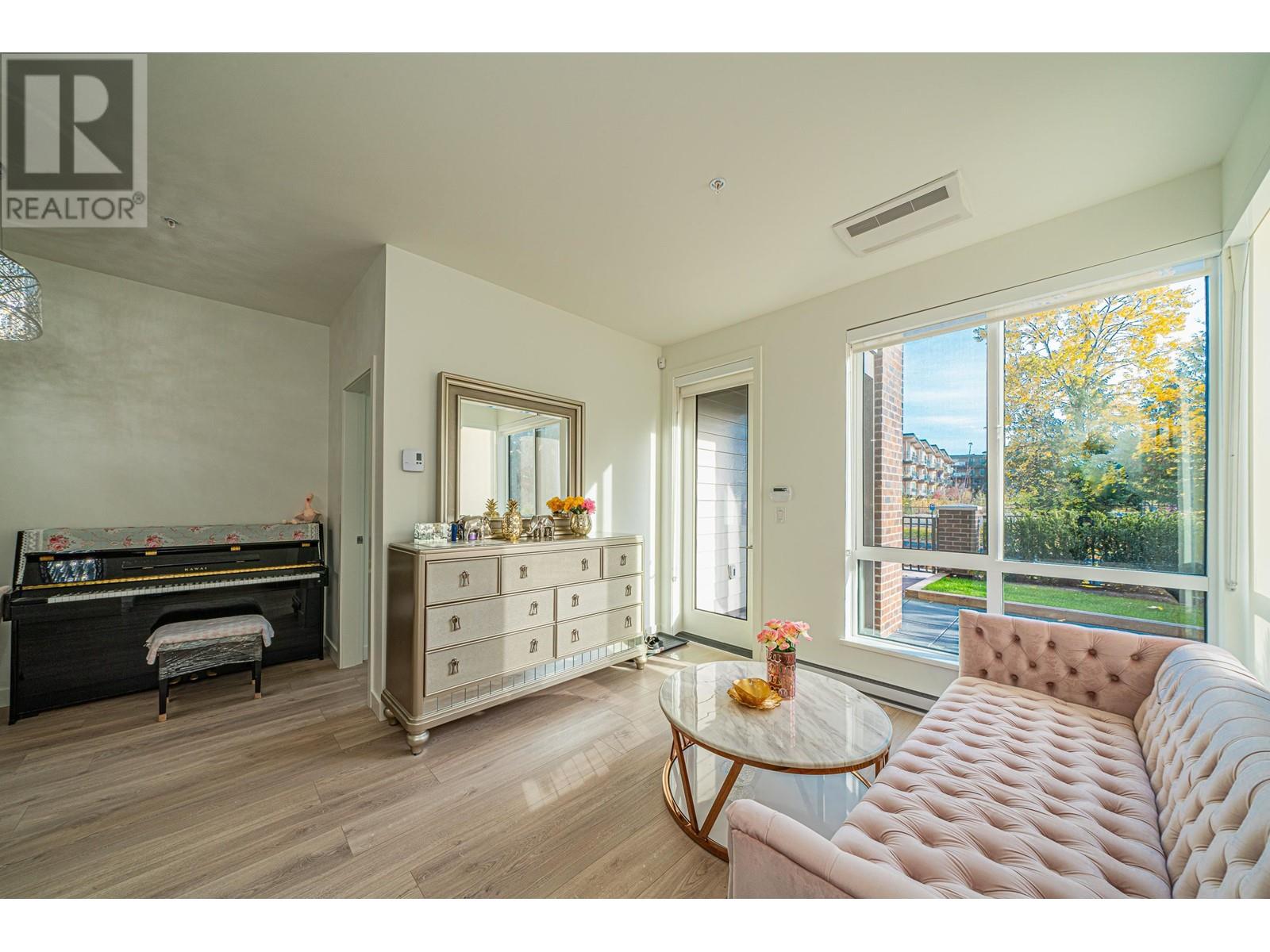 Listing Picture 16 of 28 : 114 7599 15TH STREET, Burnaby / 本拿比 - 魯藝地產 Yvonne Lu Group - MLS Medallion Club Member
