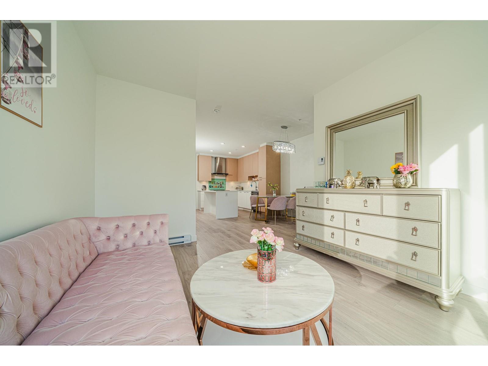 Listing Picture 17 of 28 : 114 7599 15TH STREET, Burnaby / 本拿比 - 魯藝地產 Yvonne Lu Group - MLS Medallion Club Member