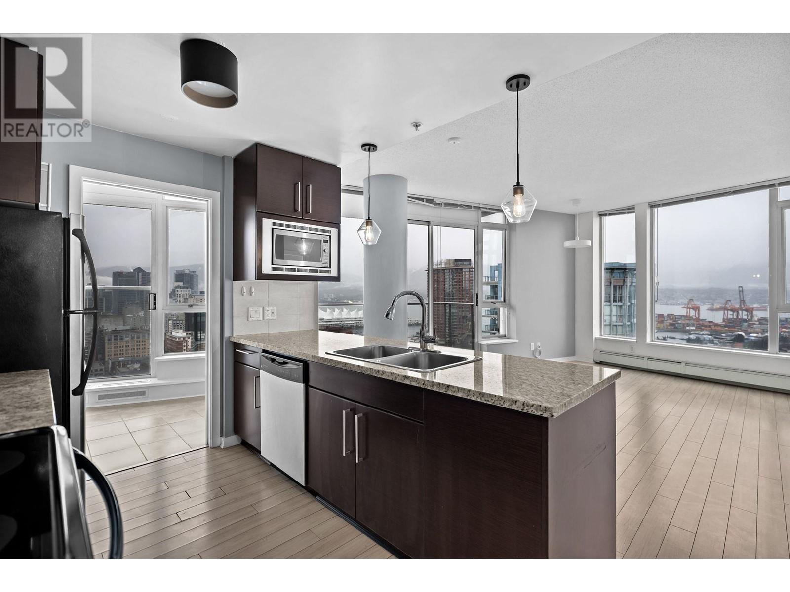 Listing Picture 2 of 40 : 3803 188 KEEFER PLACE, Vancouver / 溫哥華 - 魯藝地產 Yvonne Lu Group - MLS Medallion Club Member