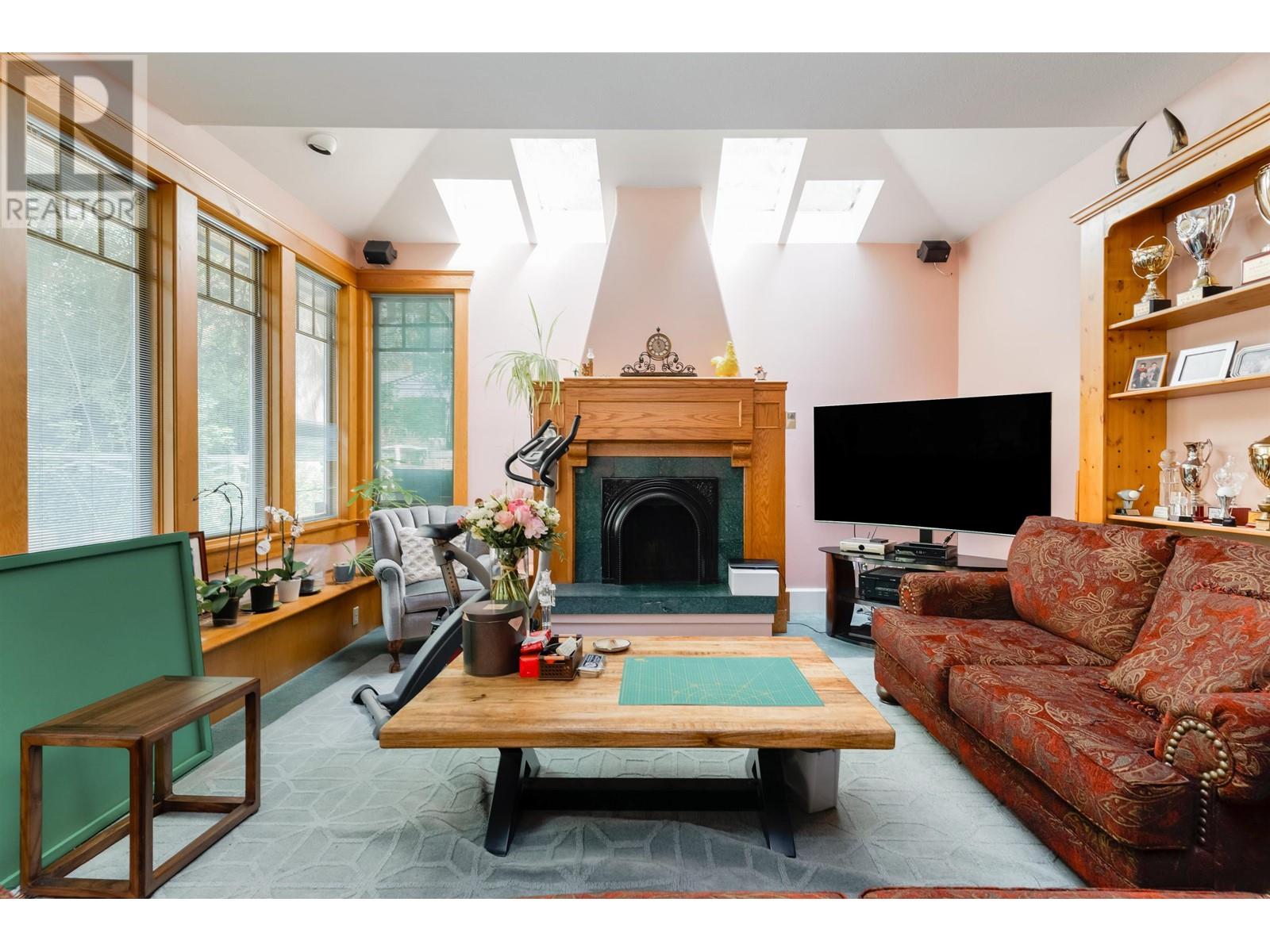 Property at 1295 SINCLAIR STREET image 2
