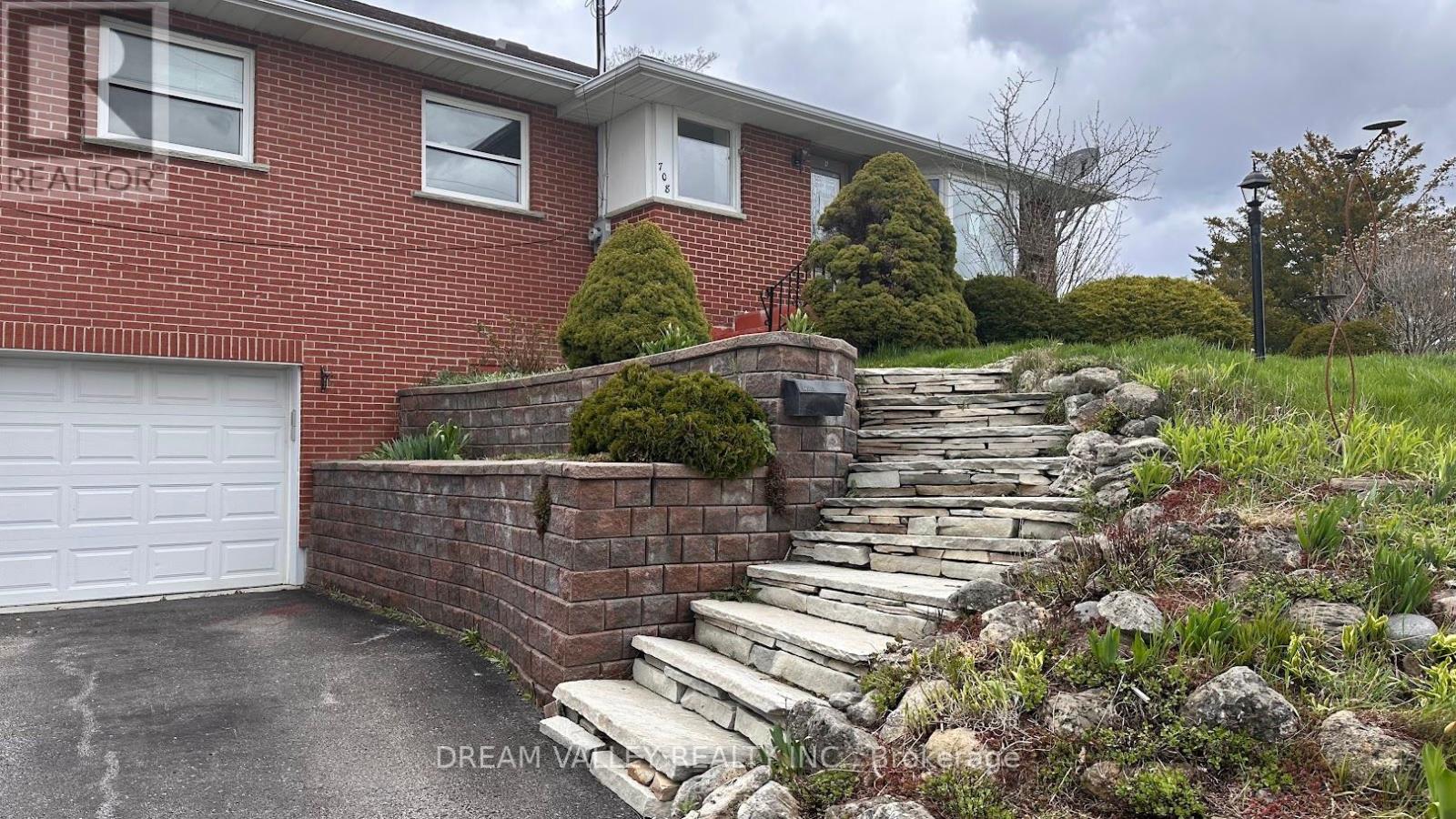 708 TENNYSON AVENUE, oshawa (donevan), Ontario