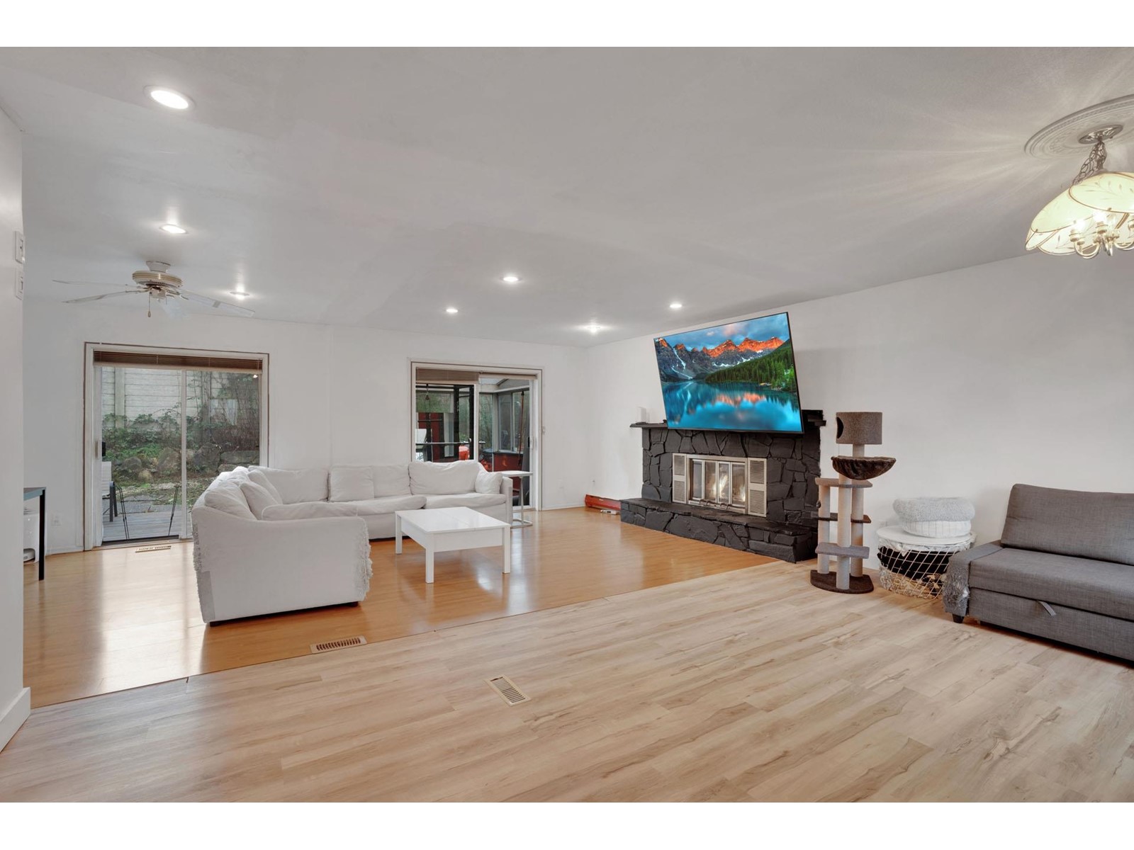 Property at 15237 HUMMINGBIRD PLACE image 2