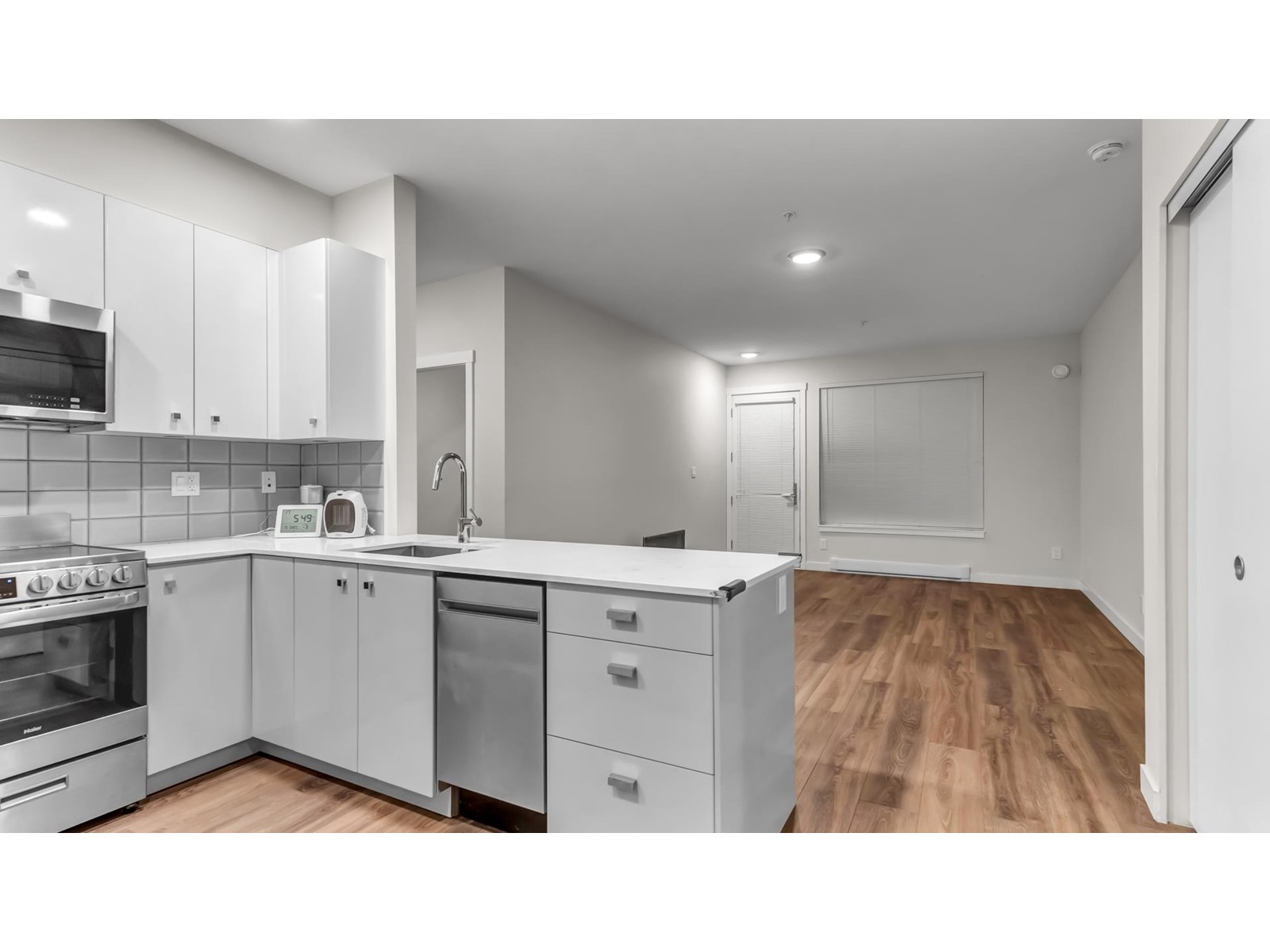 Property at 102 10838 WHALLEY BOULEVARD image 4