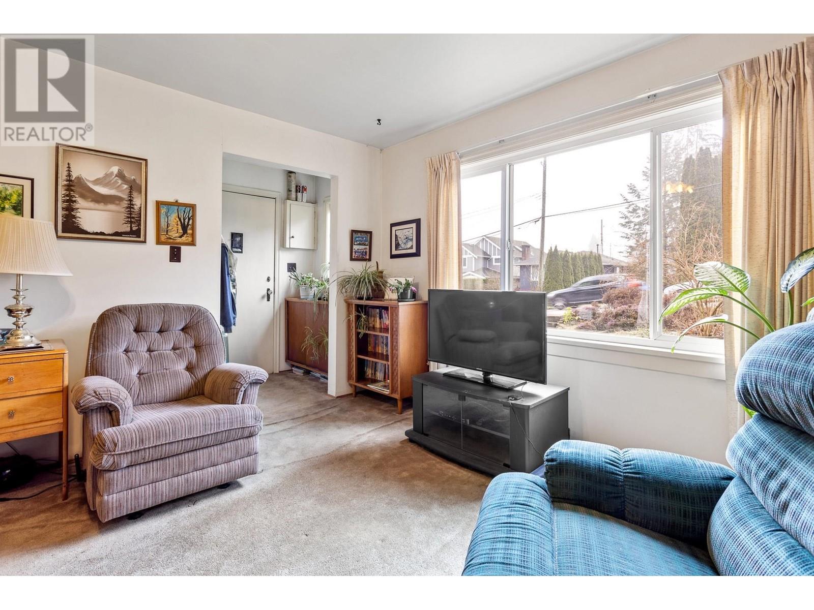 317 Holmes Street, New Westminster, British Columbia  V3L 4X6 - Photo 4 - R2952249