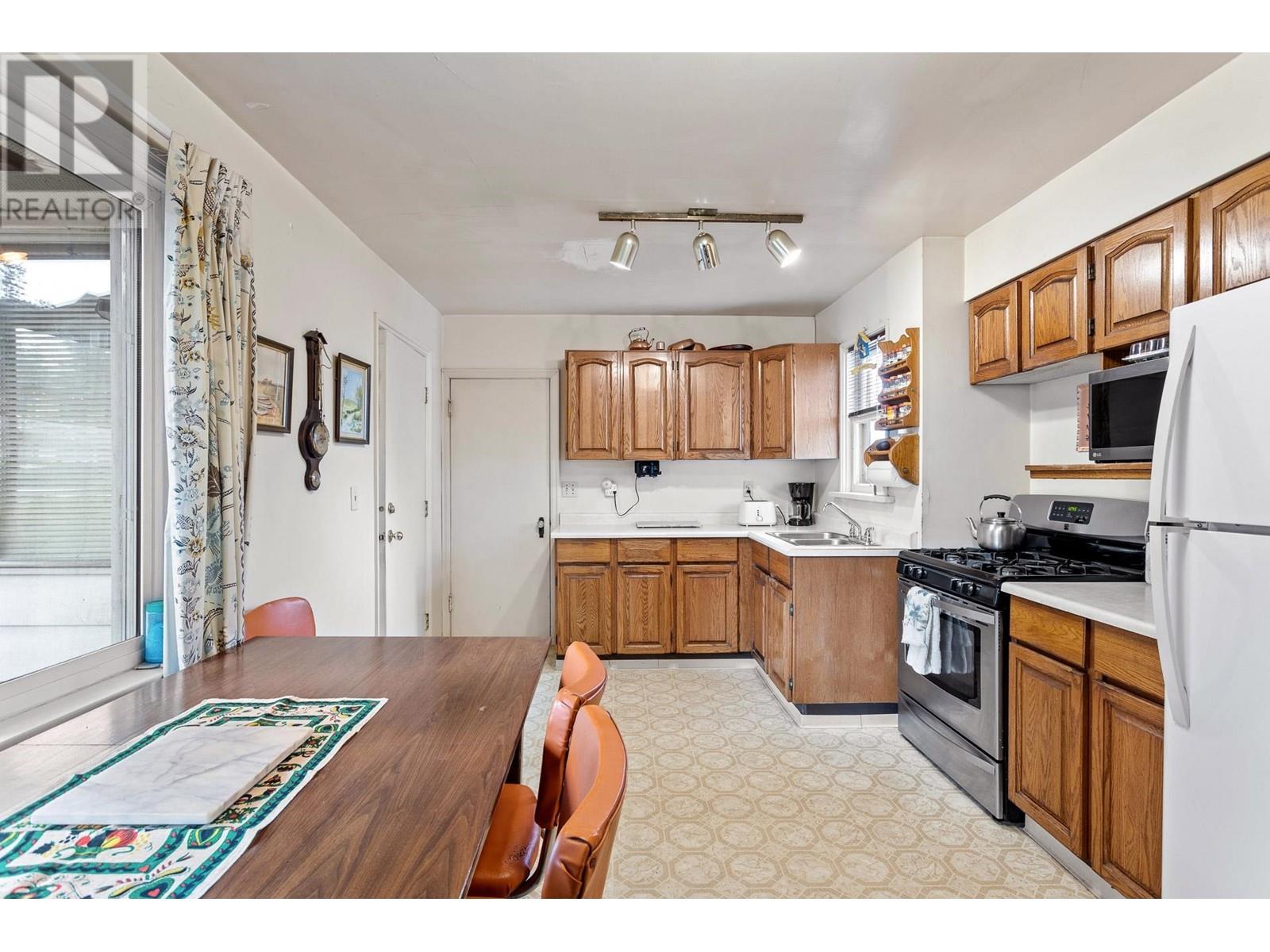 317 Holmes Street, New Westminster, British Columbia  V3L 4X6 - Photo 6 - R2952249