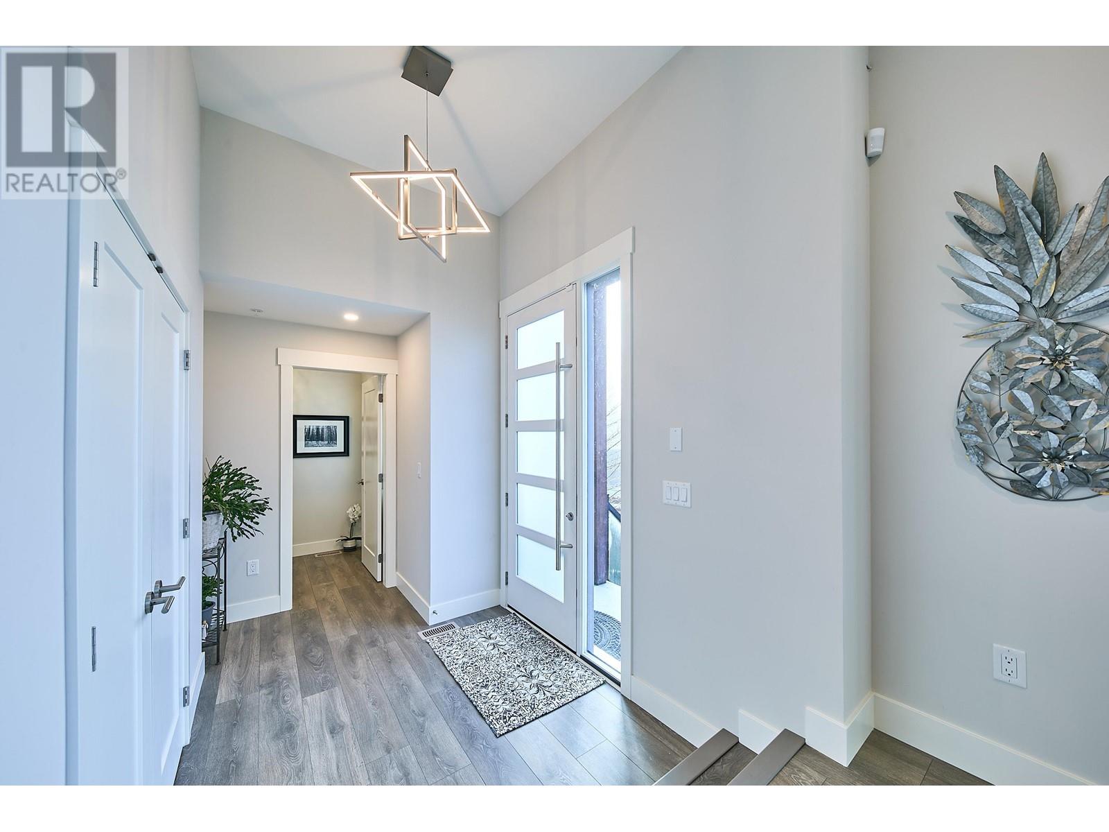 11 23415 Cross Road, Maple Ridge, British Columbia  V4R 0C8 - Photo 2 - R2948394