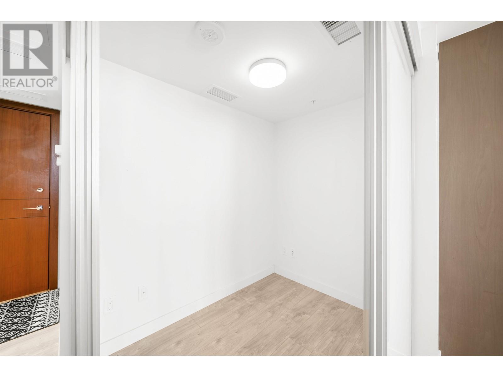 Listing Picture 18 of 27 : 1507 8833 HAZELBRIDGE WAY, Richmond / 烈治文 - 魯藝地產 Yvonne Lu Group - MLS Medallion Club Member