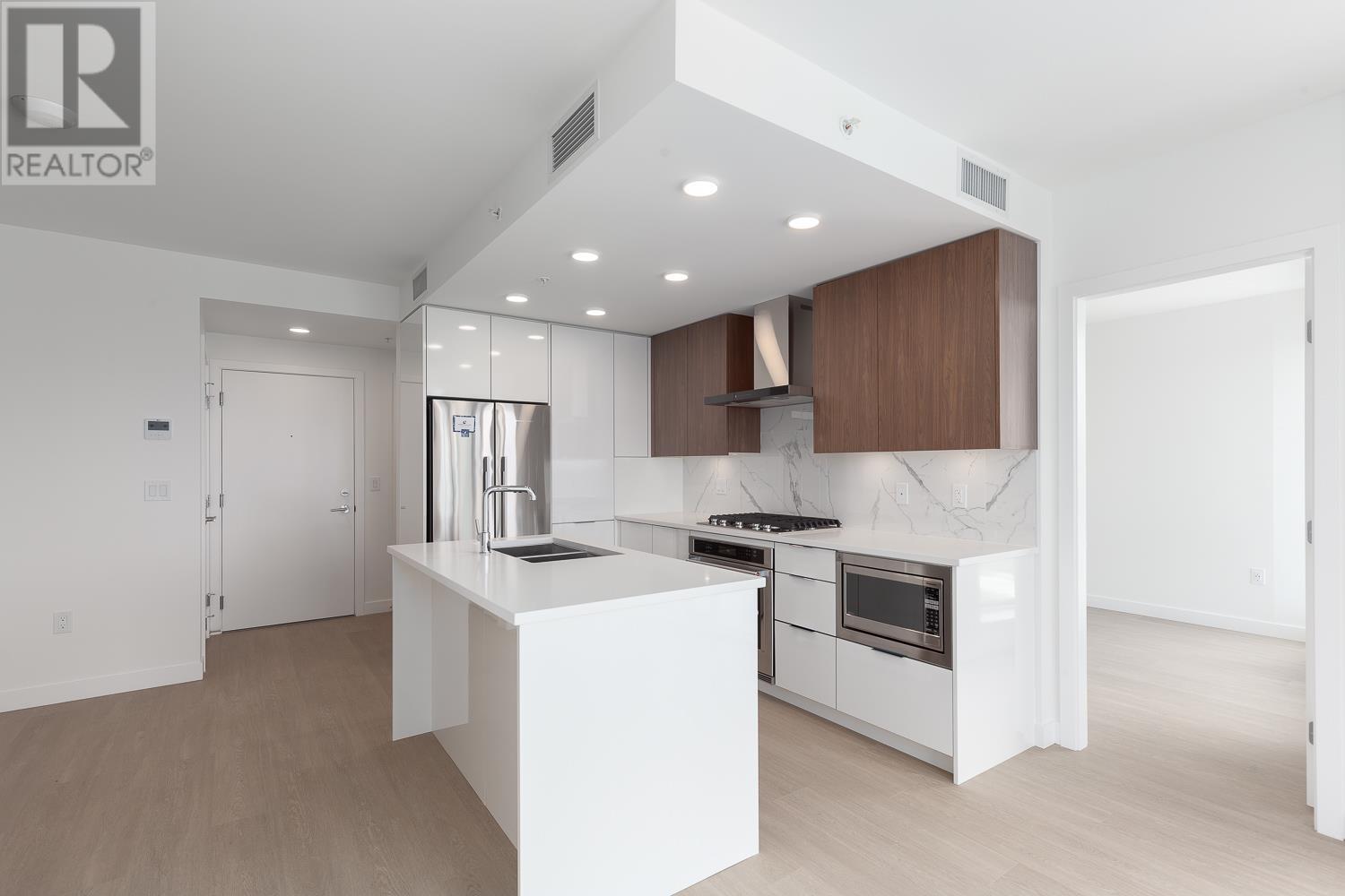 Listing Picture 2 of 30 : 2507 7769 PARK CRESCENT, Burnaby / 本拿比 - 魯藝地產 Yvonne Lu Group - MLS Medallion Club Member