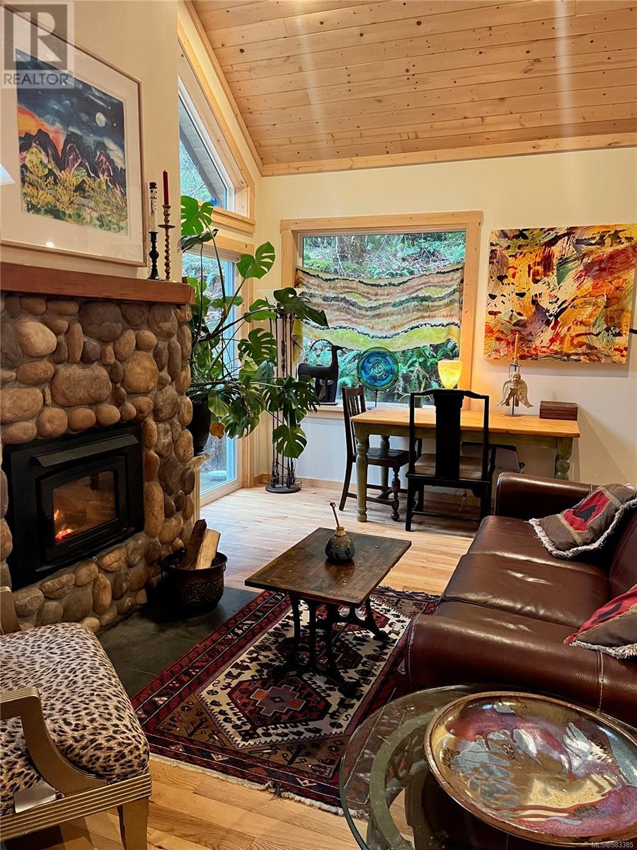 403 Whaletown Rd, Cortes Island, British Columbia  V0P 1Z0 - Photo 3 - 983385
