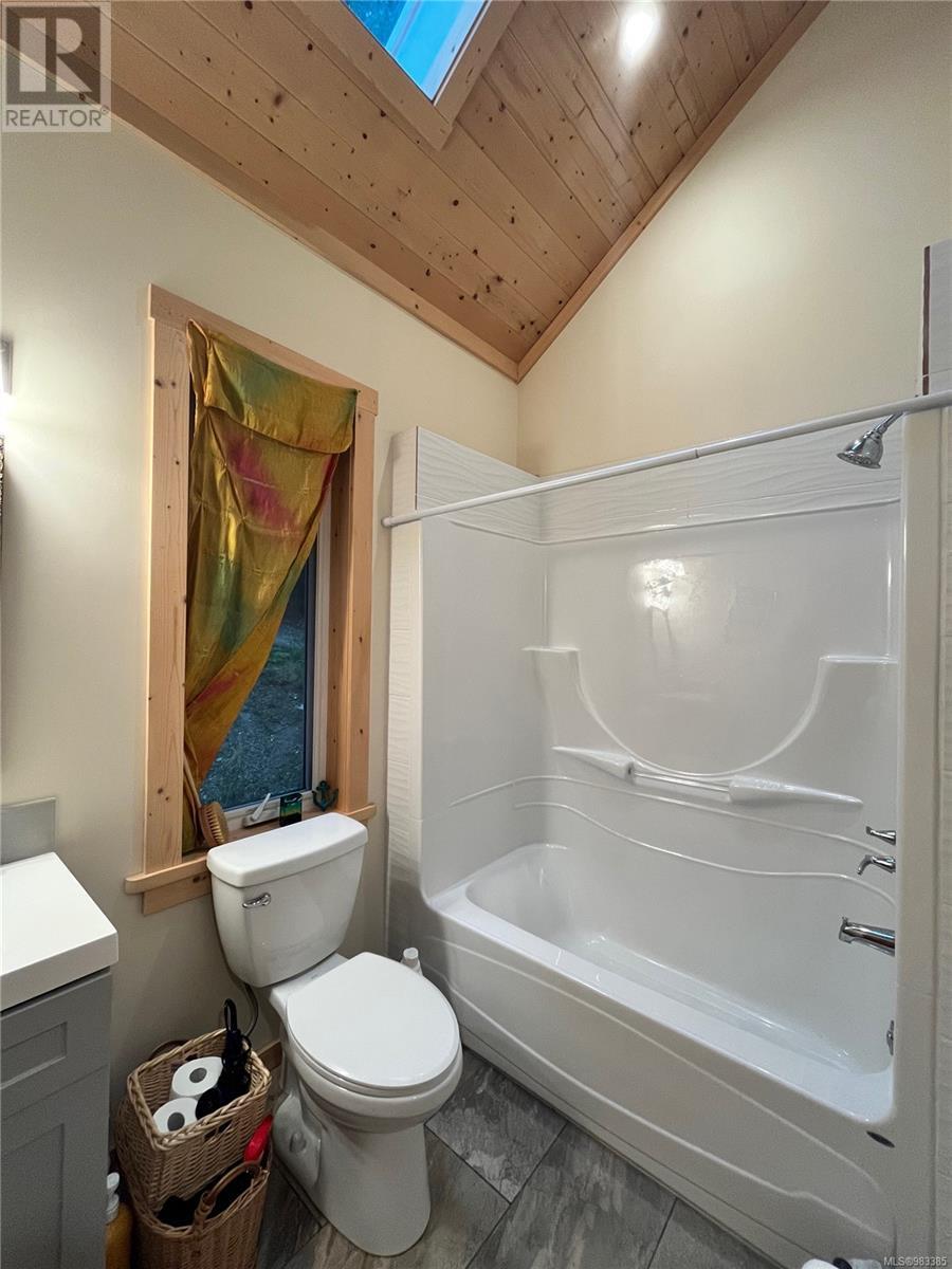 403 Whaletown Rd, Cortes Island, British Columbia  V0P 1Z0 - Photo 16 - 983385