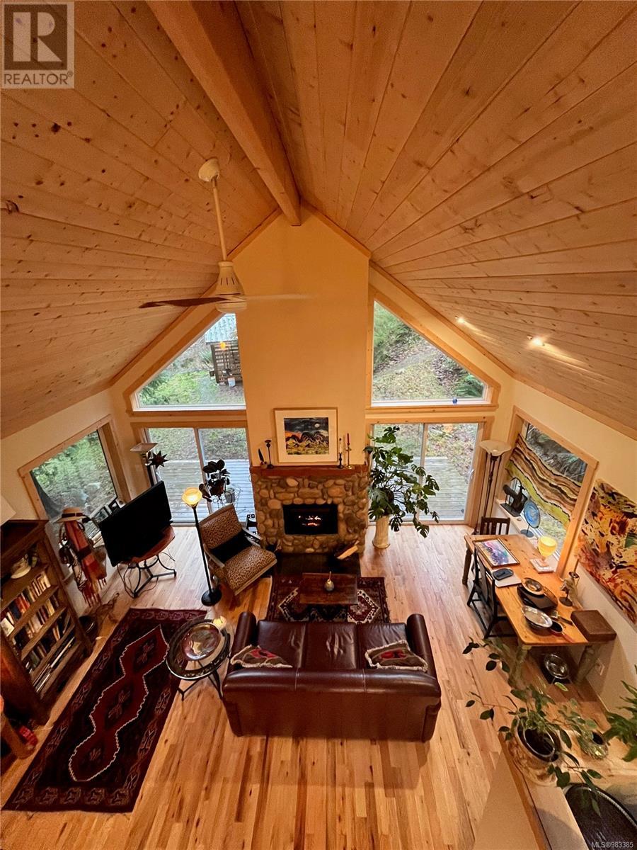 403 Whaletown Rd, Cortes Island, British Columbia  V0P 1Z0 - Photo 2 - 983385