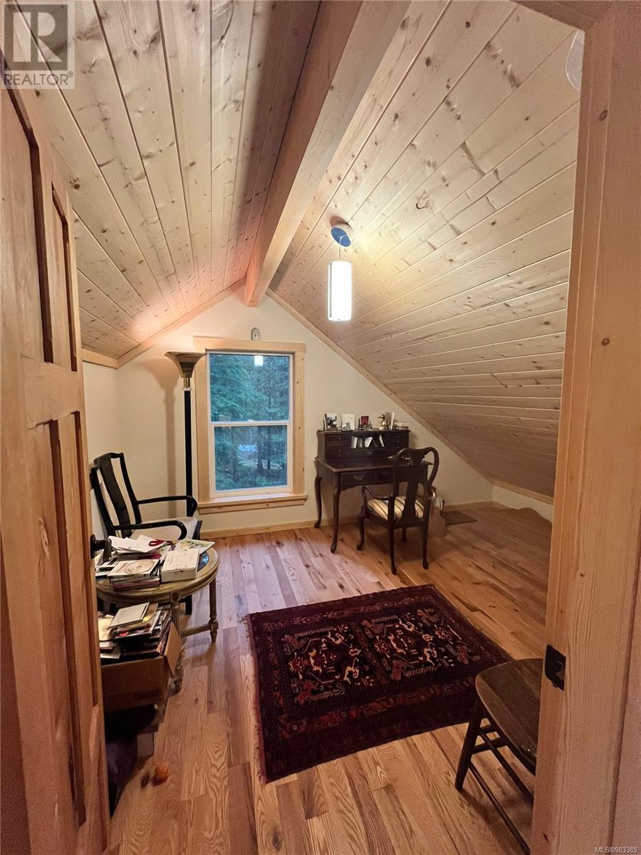 403 Whaletown Rd, Cortes Island, British Columbia  V0P 1Z0 - Photo 11 - 983385