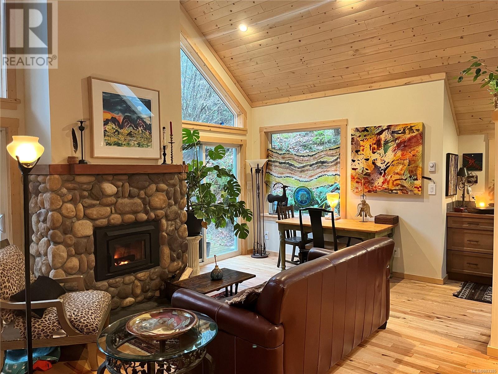 403 Whaletown Rd, Cortes Island, British Columbia  V0P 1Z0 - Photo 4 - 983385