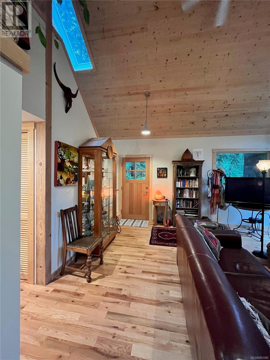 403 Whaletown Rd, Cortes Island, British Columbia  V0P 1Z0 - Photo 9 - 983385