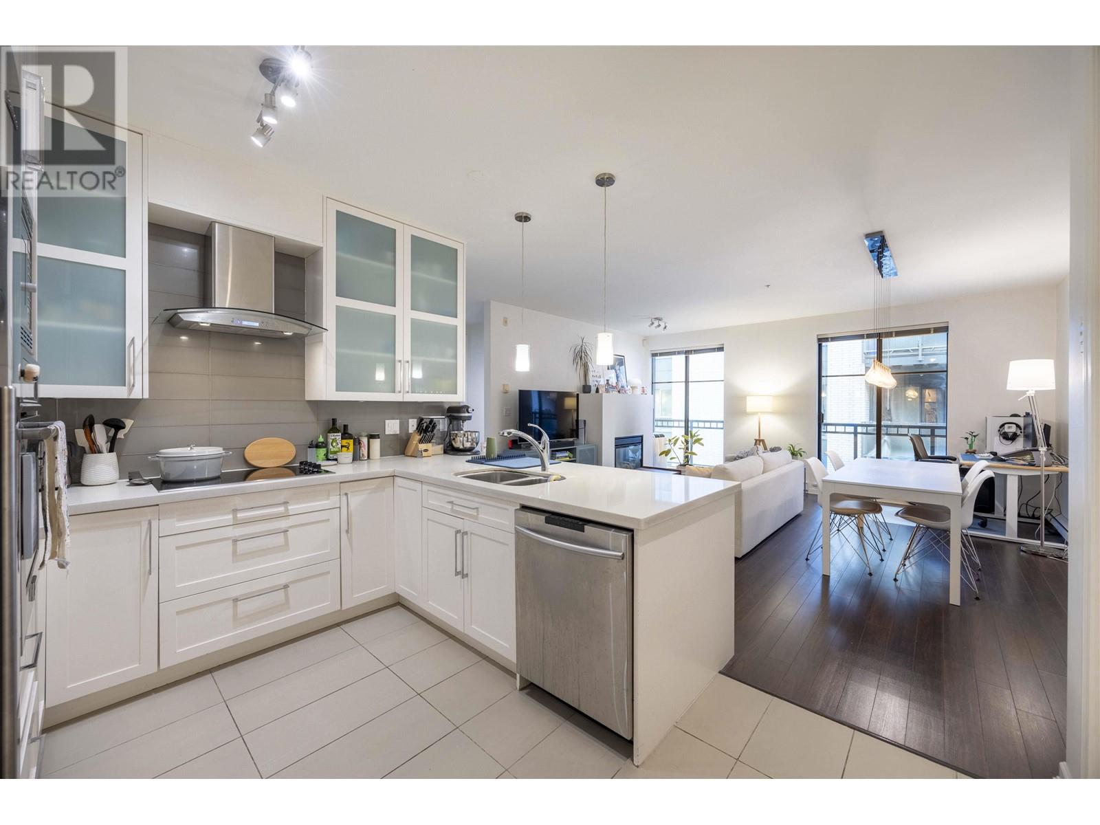 302 2065 W 12th Avenue, Vancouver, British Columbia  V6J 5L9 - Photo 1 - R2953824