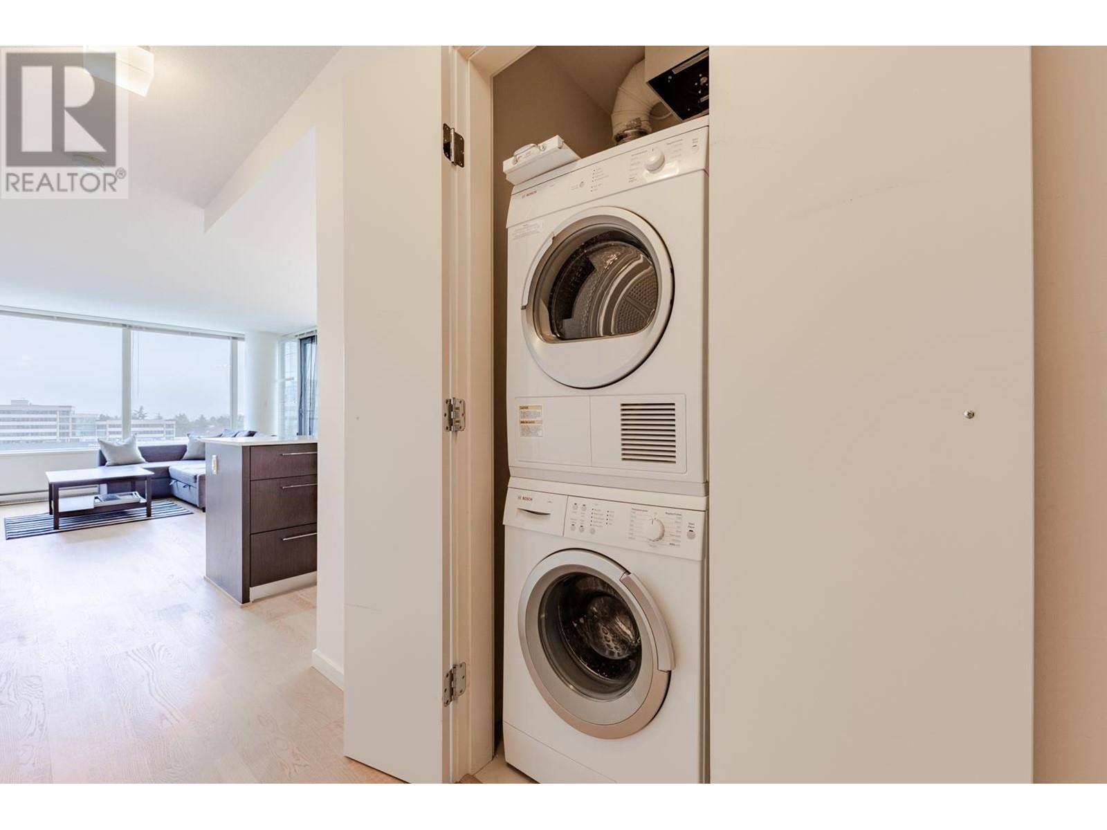 Listing Picture 15 of 30 : 813 7988 ACKROYD ROAD, Richmond / 烈治文 - 魯藝地產 Yvonne Lu Group - MLS Medallion Club Member