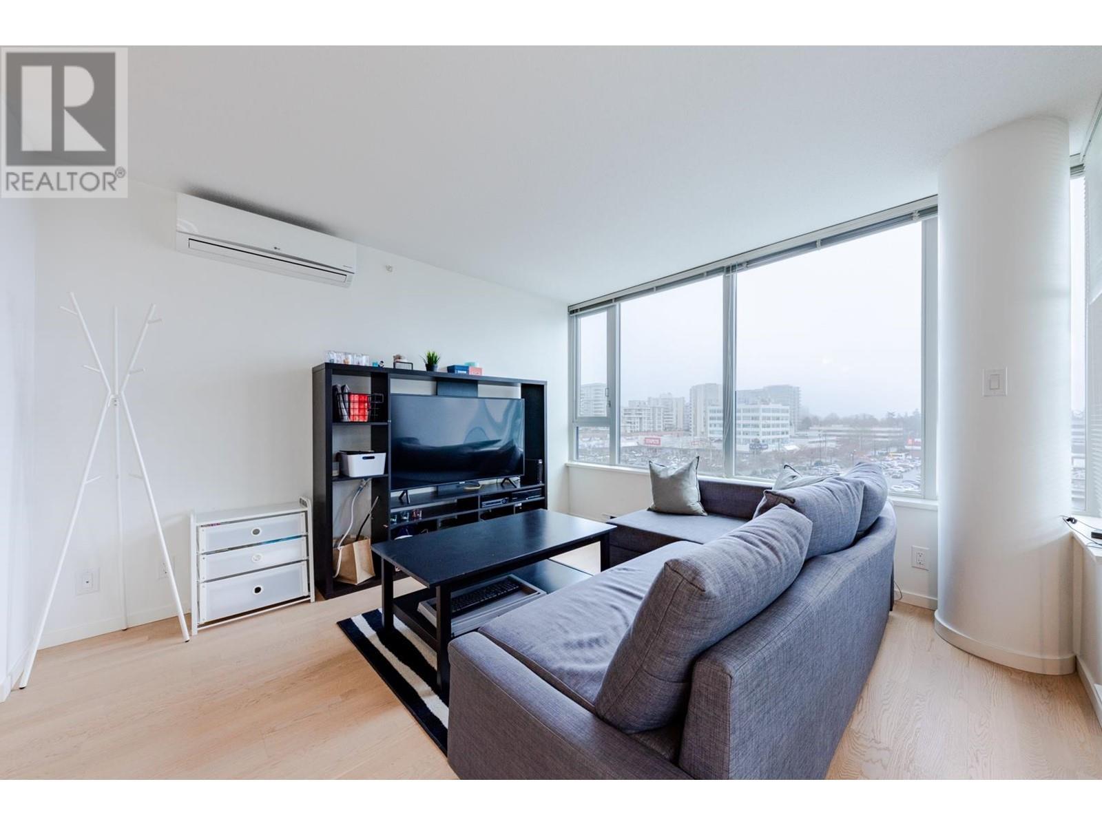 Listing Picture 13 of 30 : 813 7988 ACKROYD ROAD, Richmond / 烈治文 - 魯藝地產 Yvonne Lu Group - MLS Medallion Club Member