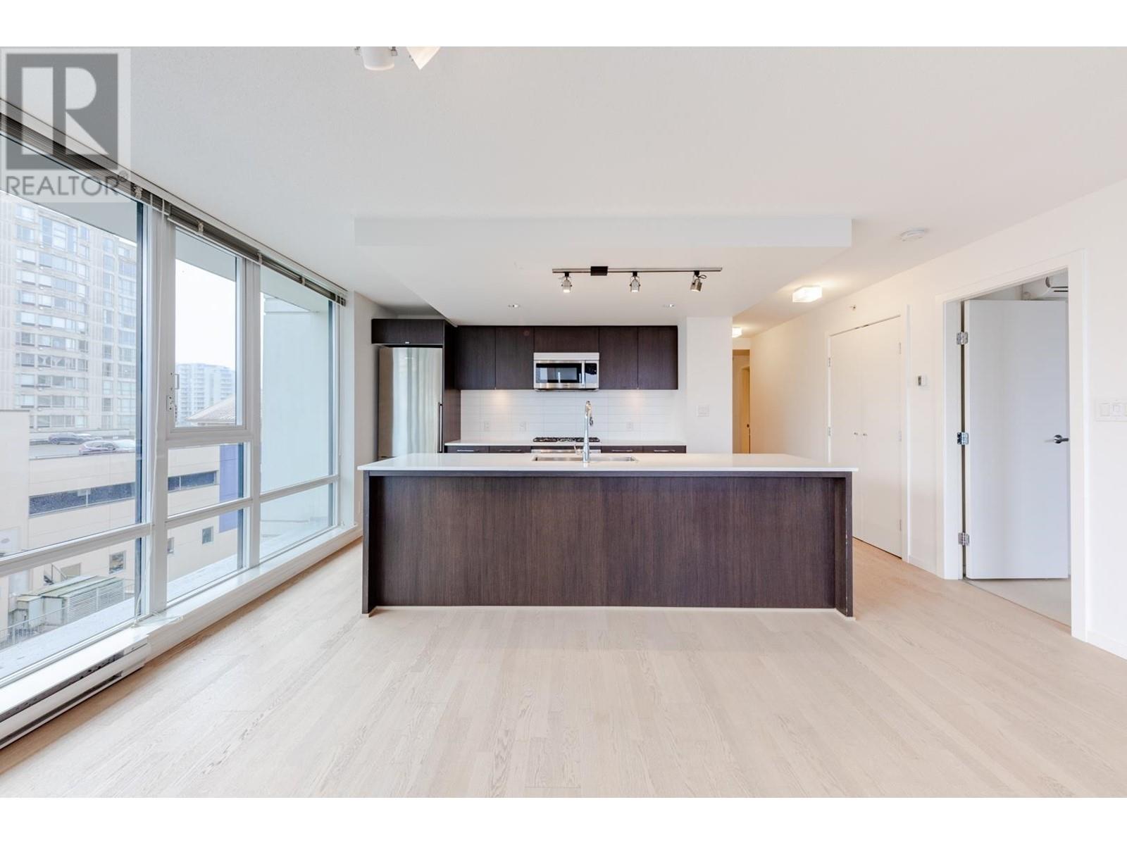 Listing Picture 10 of 30 : 813 7988 ACKROYD ROAD, Richmond / 烈治文 - 魯藝地產 Yvonne Lu Group - MLS Medallion Club Member