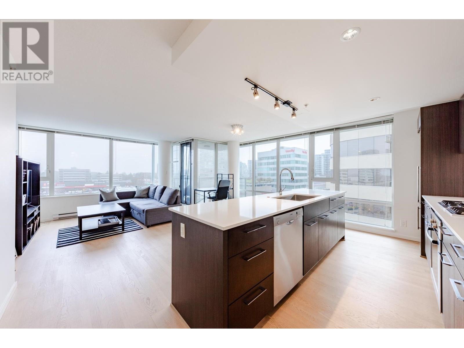Listing Picture 7 of 30 : 813 7988 ACKROYD ROAD, Richmond / 烈治文 - 魯藝地產 Yvonne Lu Group - MLS Medallion Club Member