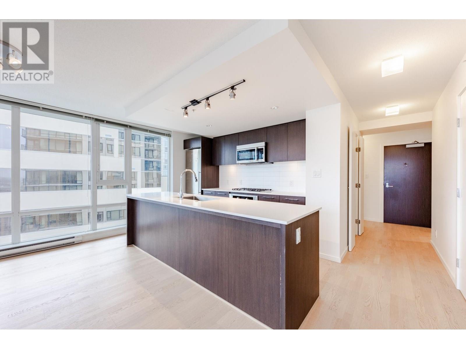 Listing Picture 9 of 30 : 813 7988 ACKROYD ROAD, Richmond / 烈治文 - 魯藝地產 Yvonne Lu Group - MLS Medallion Club Member