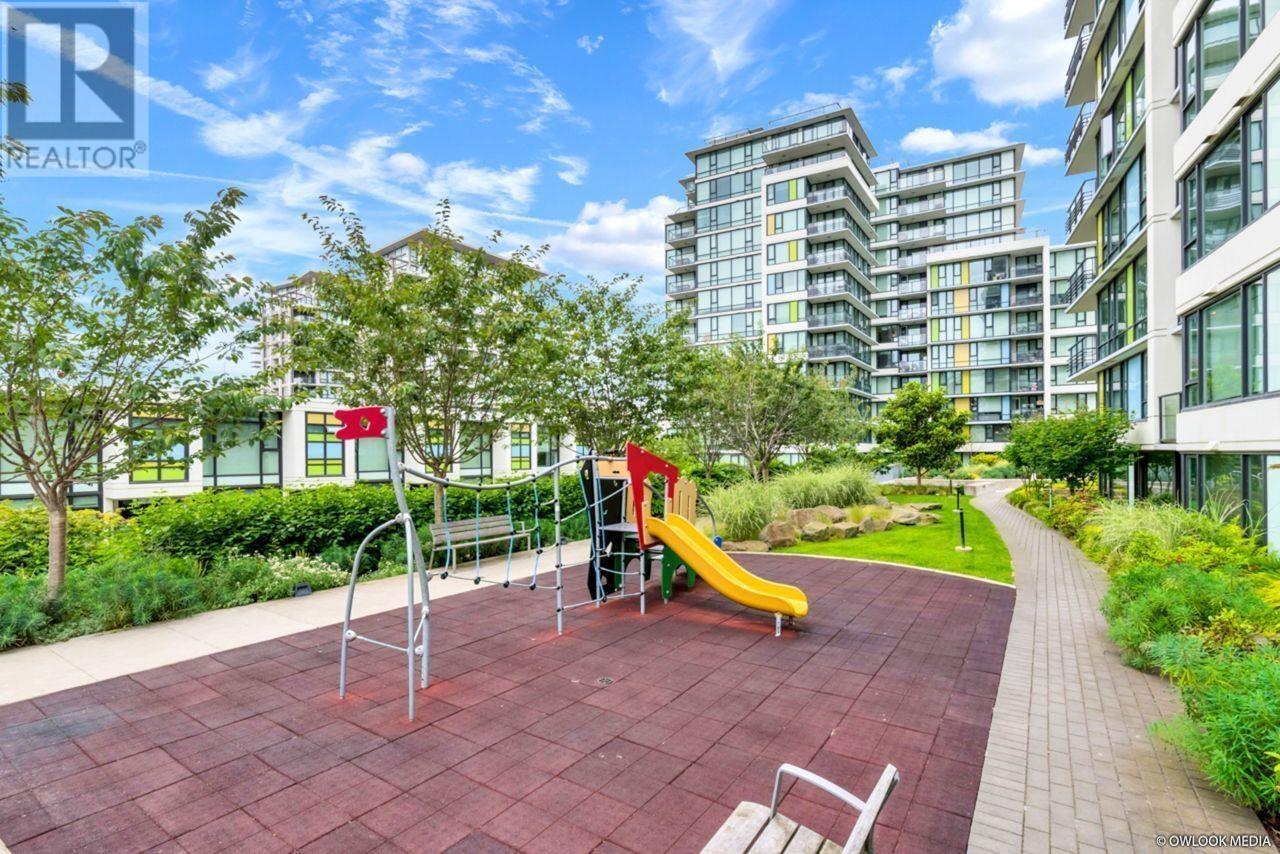 Listing Picture 27 of 30 : 813 7988 ACKROYD ROAD, Richmond / 烈治文 - 魯藝地產 Yvonne Lu Group - MLS Medallion Club Member