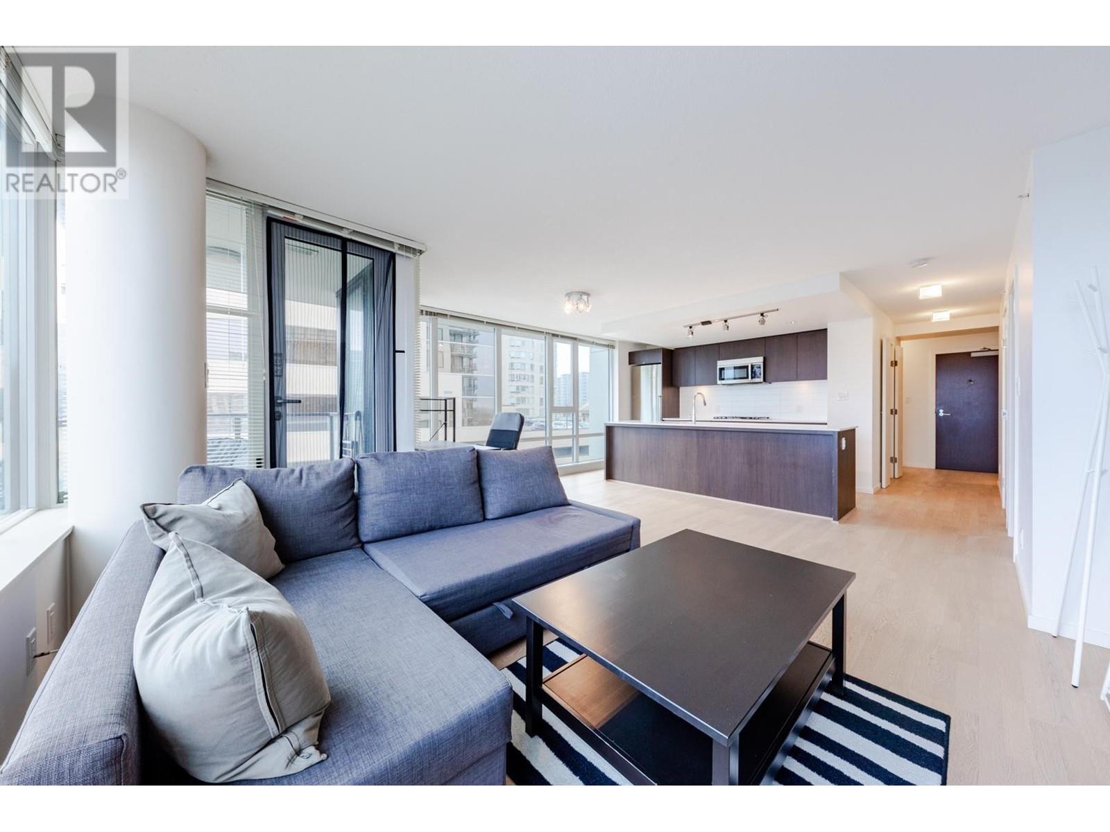 Listing Picture 14 of 30 : 813 7988 ACKROYD ROAD, Richmond / 烈治文 - 魯藝地產 Yvonne Lu Group - MLS Medallion Club Member