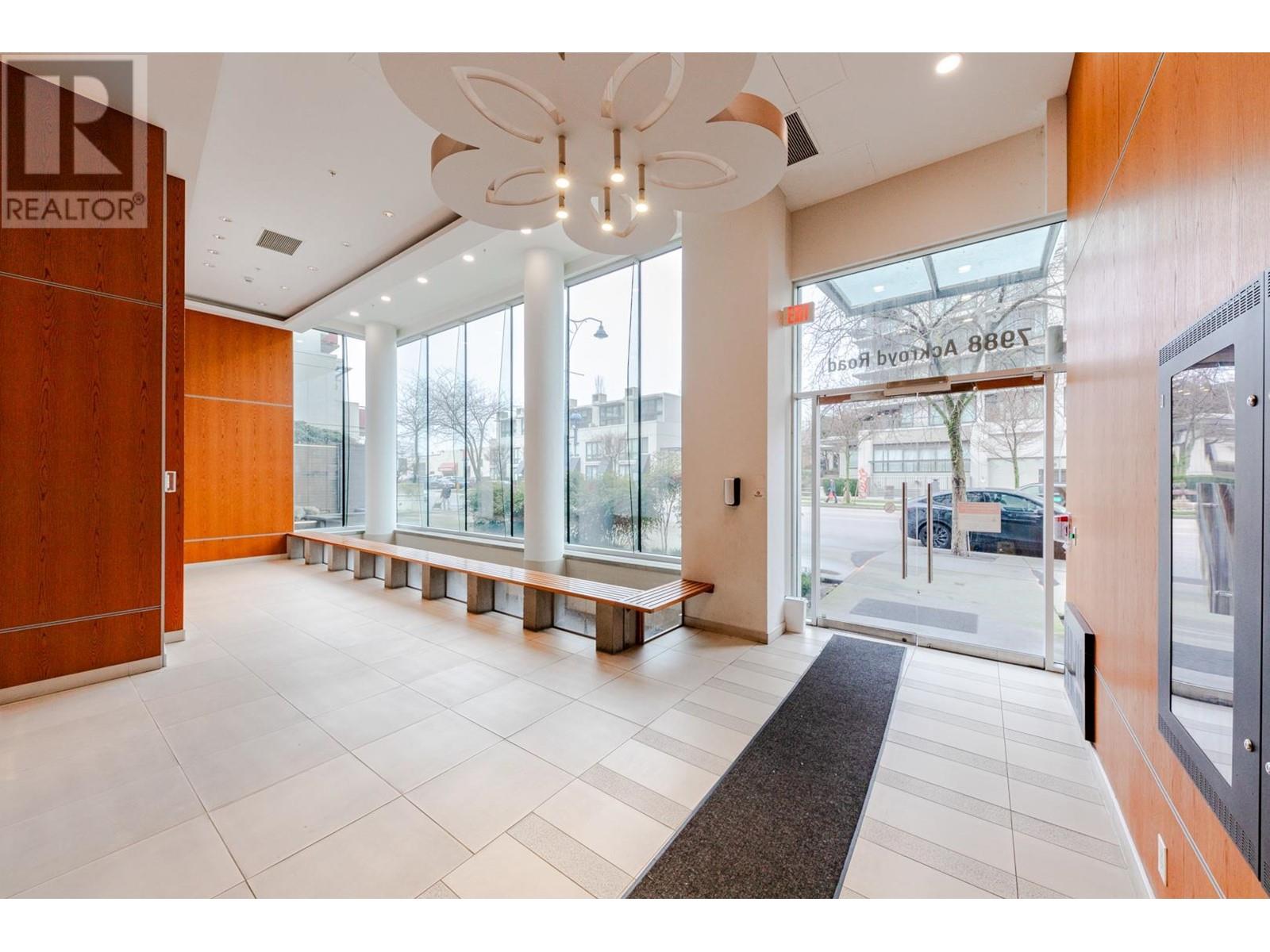 Listing Picture 5 of 30 : 813 7988 ACKROYD ROAD, Richmond / 烈治文 - 魯藝地產 Yvonne Lu Group - MLS Medallion Club Member
