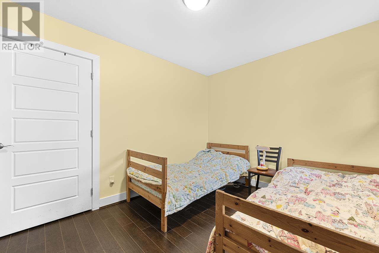 Listing Picture 11 of 31 : 305 STRATFORD AVENUE, Burnaby / 本拿比 - 魯藝地產 Yvonne Lu Group - MLS Medallion Club Member