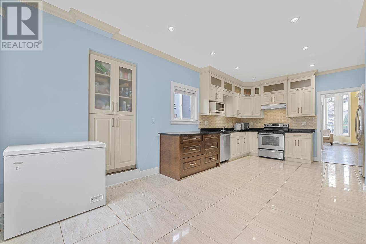 Listing Picture 7 of 31 : 305 STRATFORD AVENUE, Burnaby / 本拿比 - 魯藝地產 Yvonne Lu Group - MLS Medallion Club Member