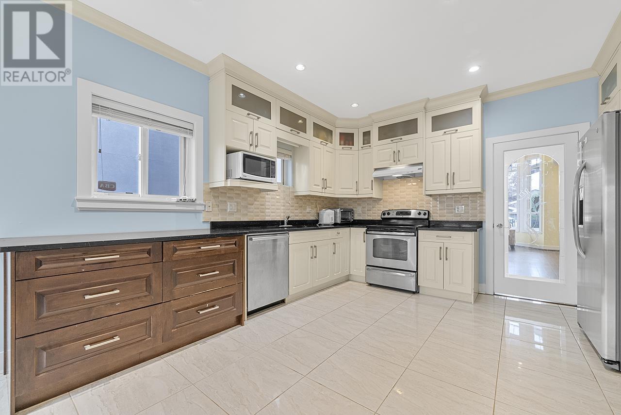 Listing Picture 5 of 31 : 305 STRATFORD AVENUE, Burnaby / 本拿比 - 魯藝地產 Yvonne Lu Group - MLS Medallion Club Member