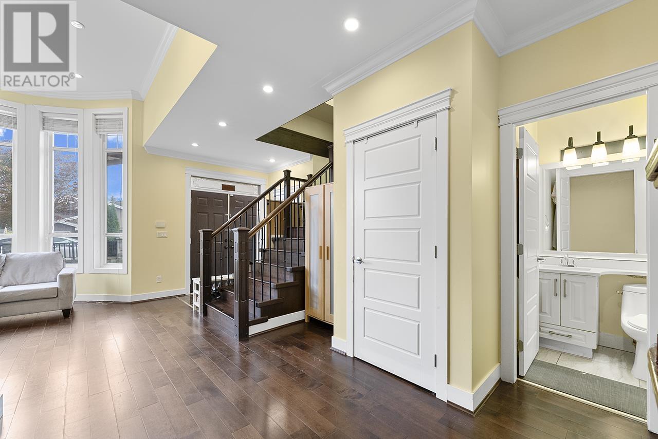 Listing Picture 16 of 31 : 305 STRATFORD AVENUE, Burnaby / 本拿比 - 魯藝地產 Yvonne Lu Group - MLS Medallion Club Member