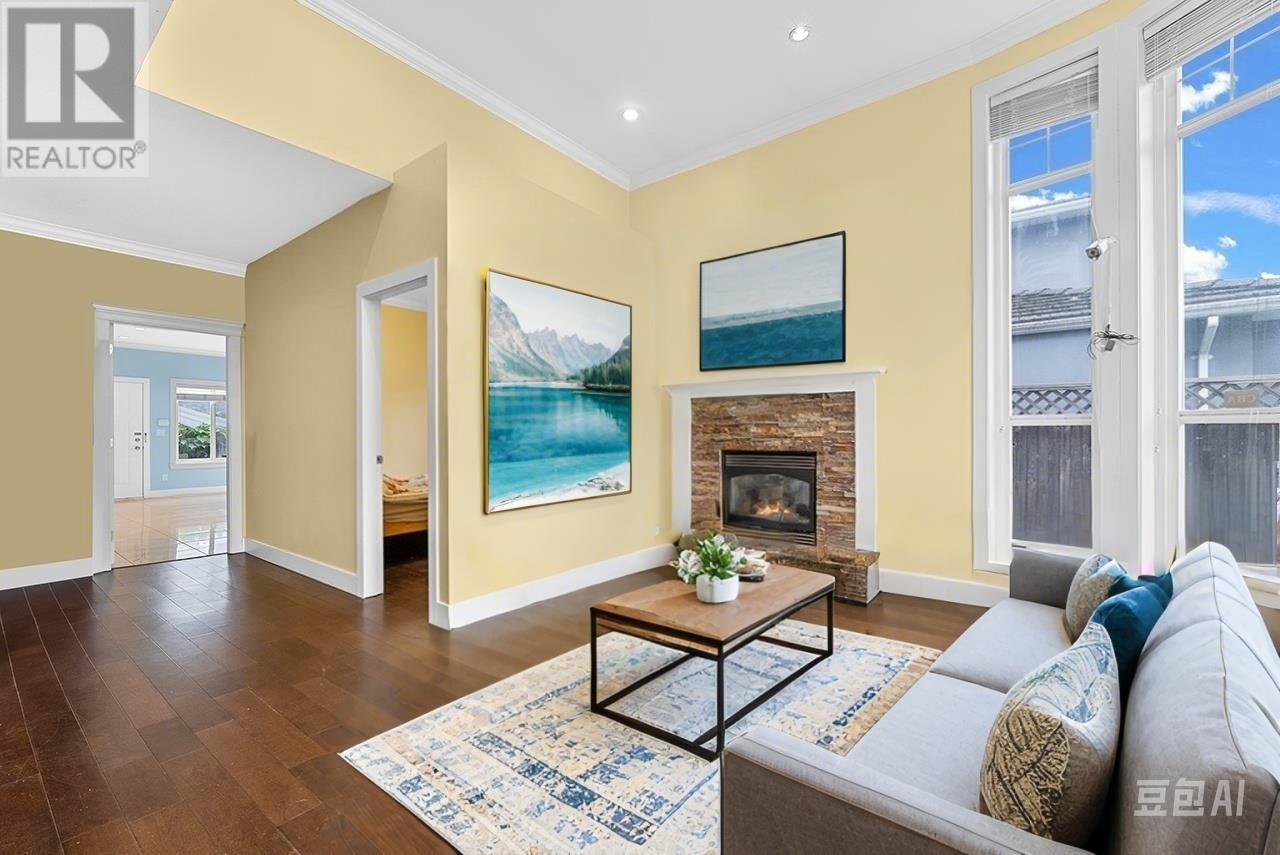 Listing Picture 3 of 31 : 305 STRATFORD AVENUE, Burnaby / 本拿比 - 魯藝地產 Yvonne Lu Group - MLS Medallion Club Member