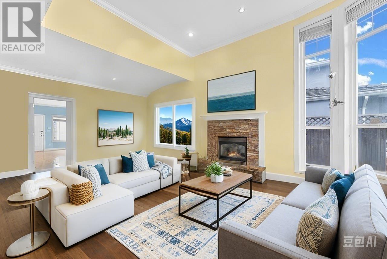 Listing Picture 2 of 31 : 305 STRATFORD AVENUE, Burnaby / 本拿比 - 魯藝地產 Yvonne Lu Group - MLS Medallion Club Member