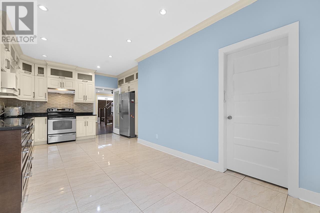 Listing Picture 6 of 31 : 305 STRATFORD AVENUE, Burnaby / 本拿比 - 魯藝地產 Yvonne Lu Group - MLS Medallion Club Member
