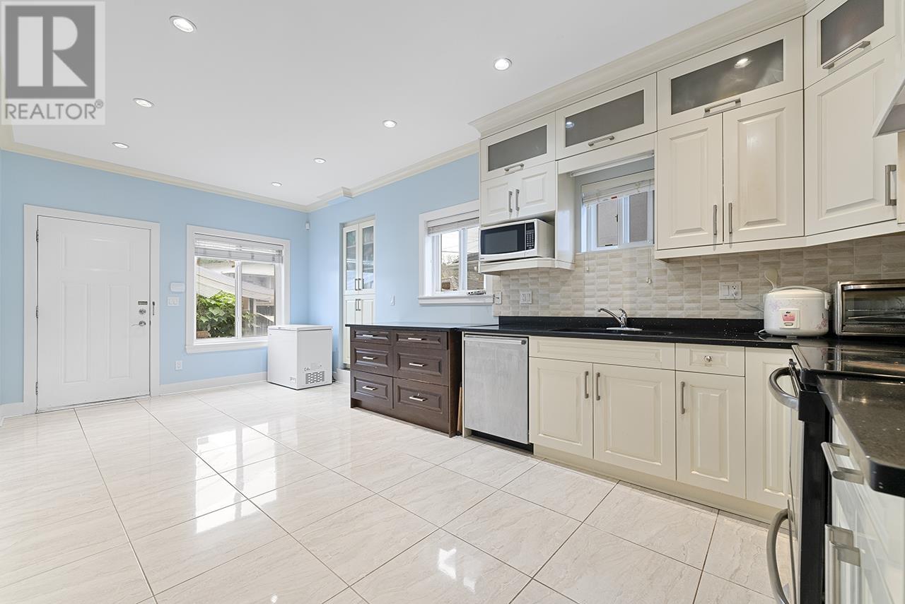 Listing Picture 8 of 31 : 305 STRATFORD AVENUE, Burnaby / 本拿比 - 魯藝地產 Yvonne Lu Group - MLS Medallion Club Member