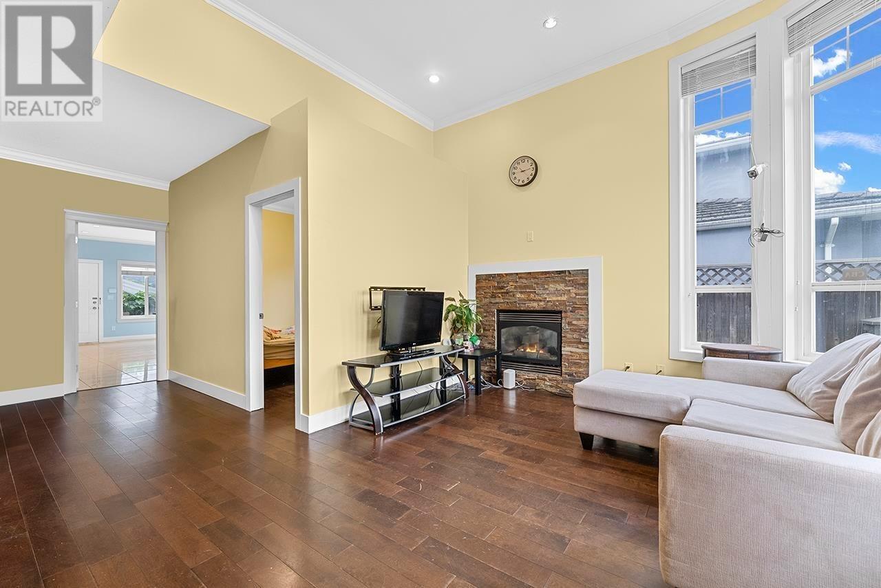 Listing Picture 4 of 31 : 305 STRATFORD AVENUE, Burnaby / 本拿比 - 魯藝地產 Yvonne Lu Group - MLS Medallion Club Member