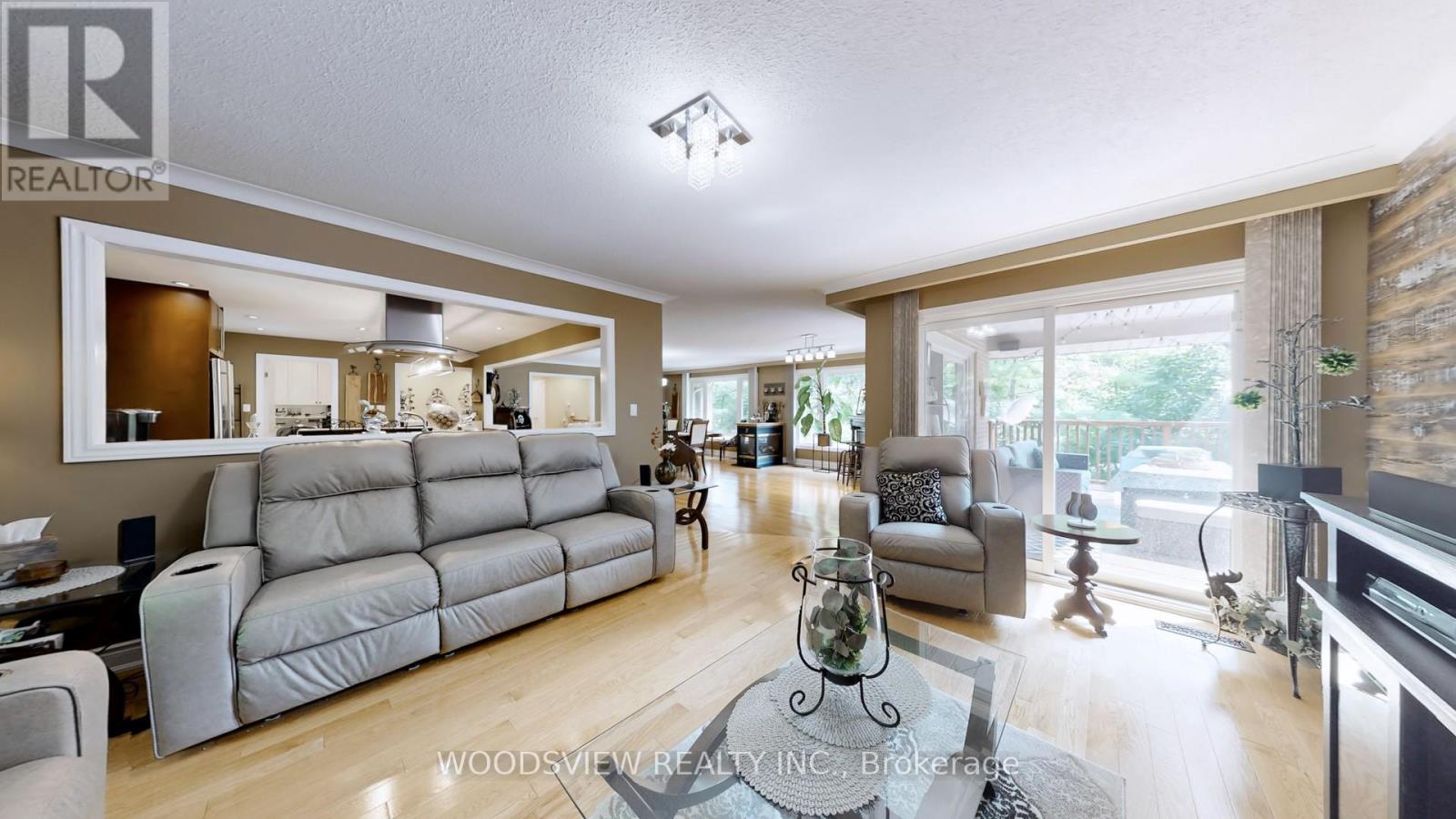 Property at 250 KINGSCROSS DRIVE image 3