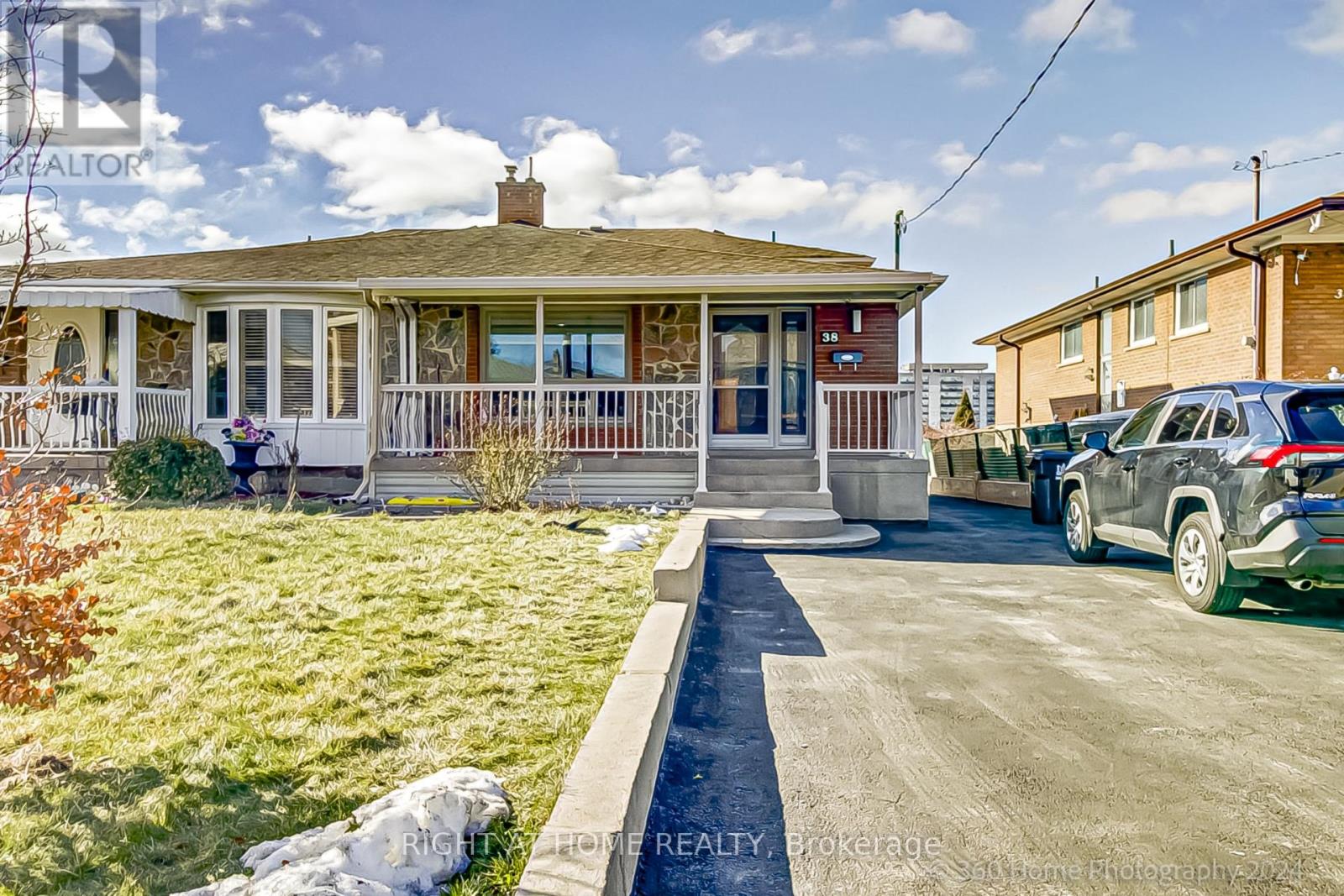 38 Whitbread Crescent, Toronto, Ontario  M3L 2A7 - Photo 1 - W11914765