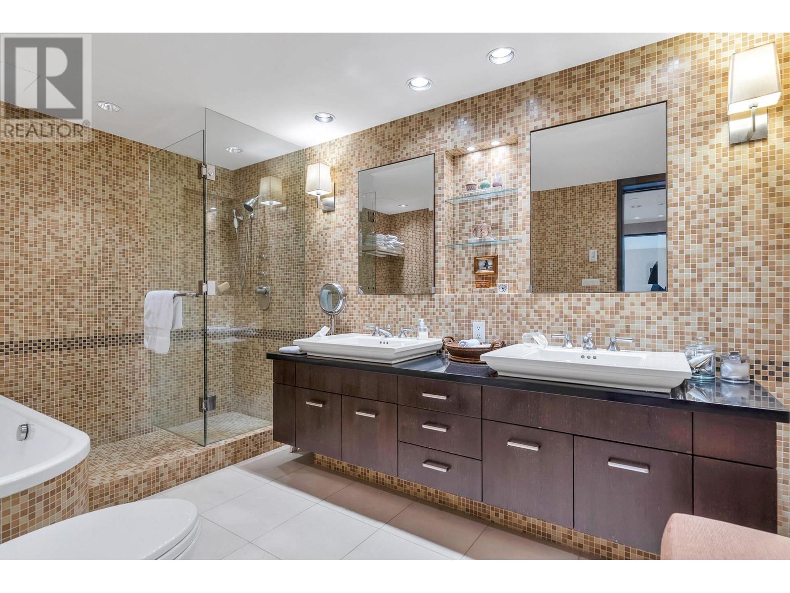 Listing Picture 29 of 40 : 902 1600 HORNBY STREET, Vancouver / 溫哥華 - 魯藝地產 Yvonne Lu Group - MLS Medallion Club Member