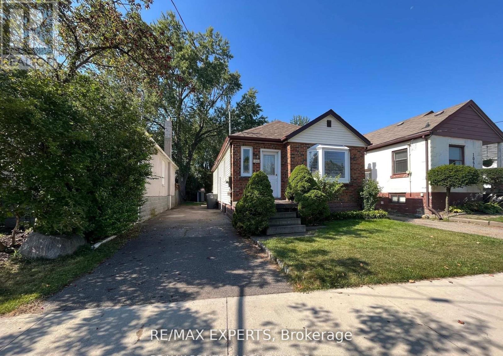Property at 1062 ALEXANDRA AVENUE image 3