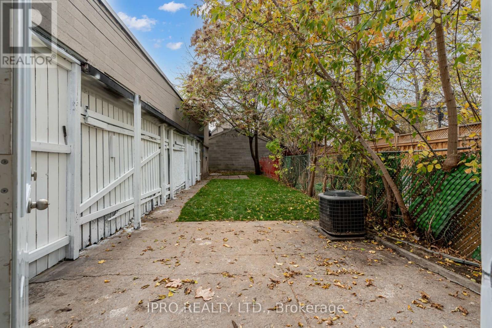 1140 Dufferin Street, Toronto, Ontario  M6H 4B6 - Photo 33 - W11914955